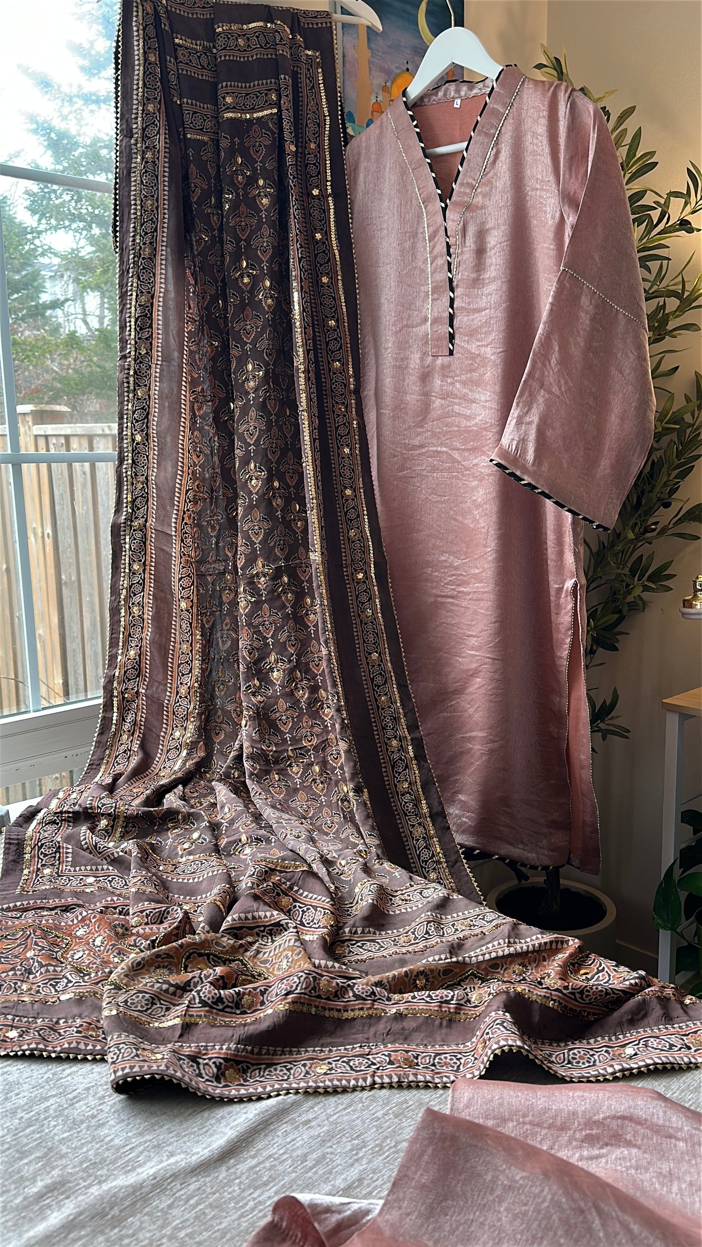 Ajrak Rosé Mehr Élan – A Soft Glow of Heritage & Grace