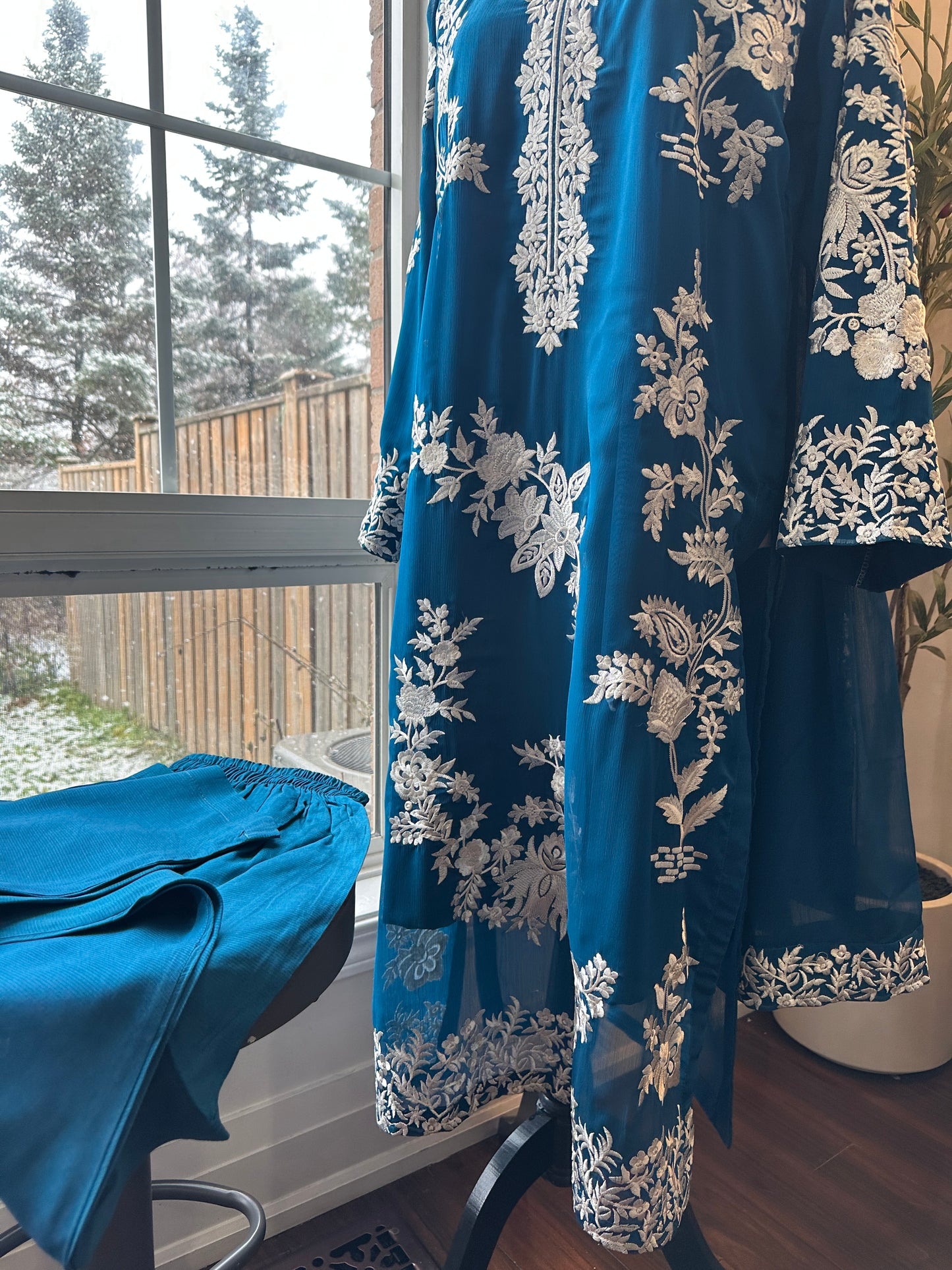 Sahar-e-Neela – Midnight Elegance in Motion