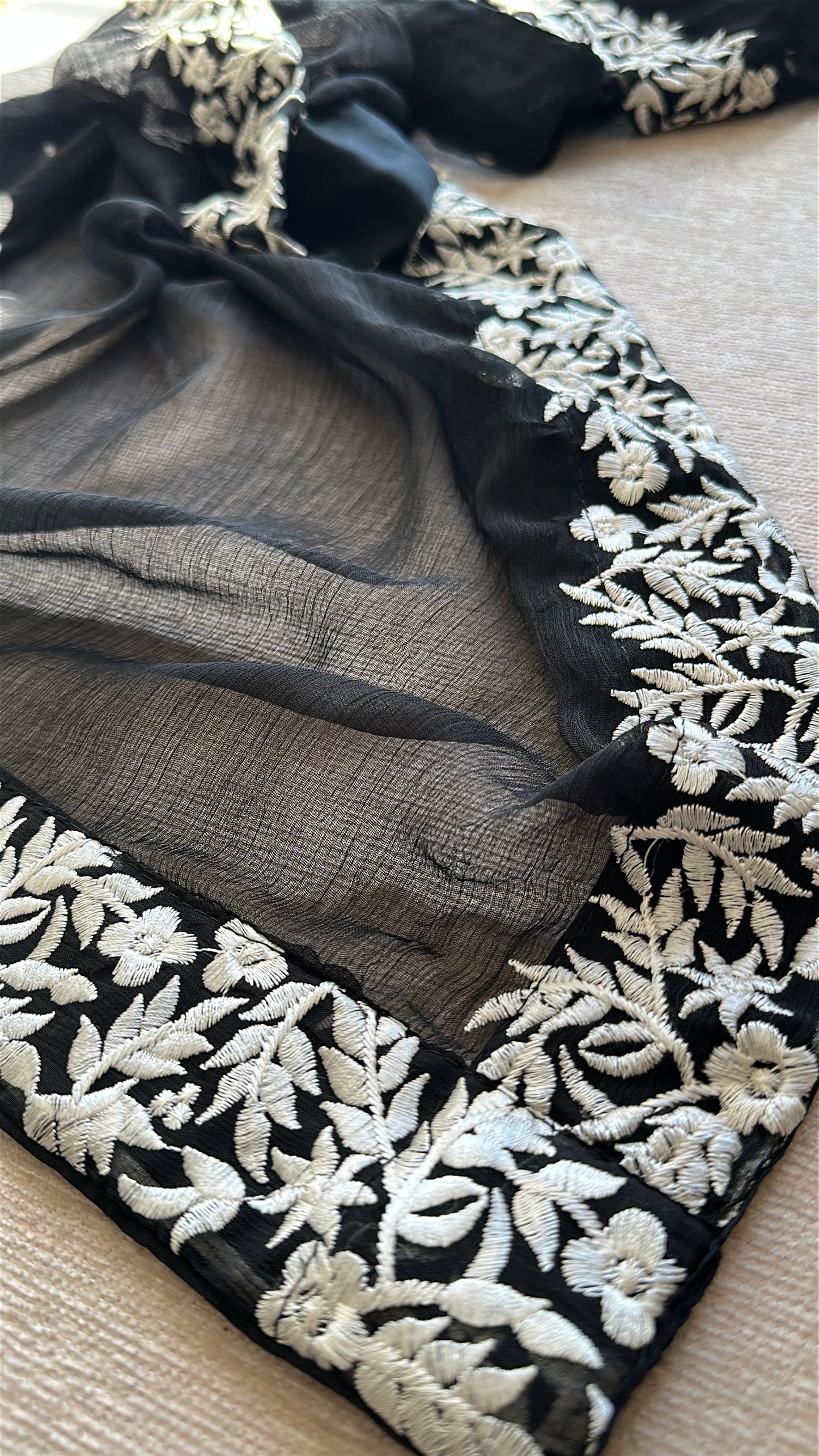 Noir Éclat – The Black & White Chiffon Ensemble