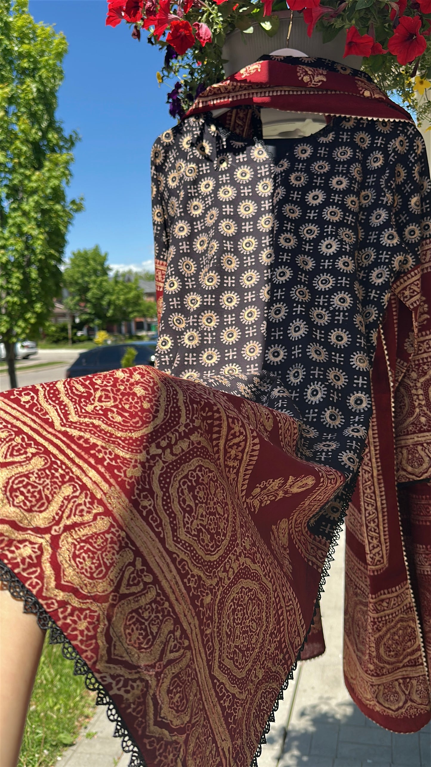 Zareen Noir – Heritage Woven in Gold