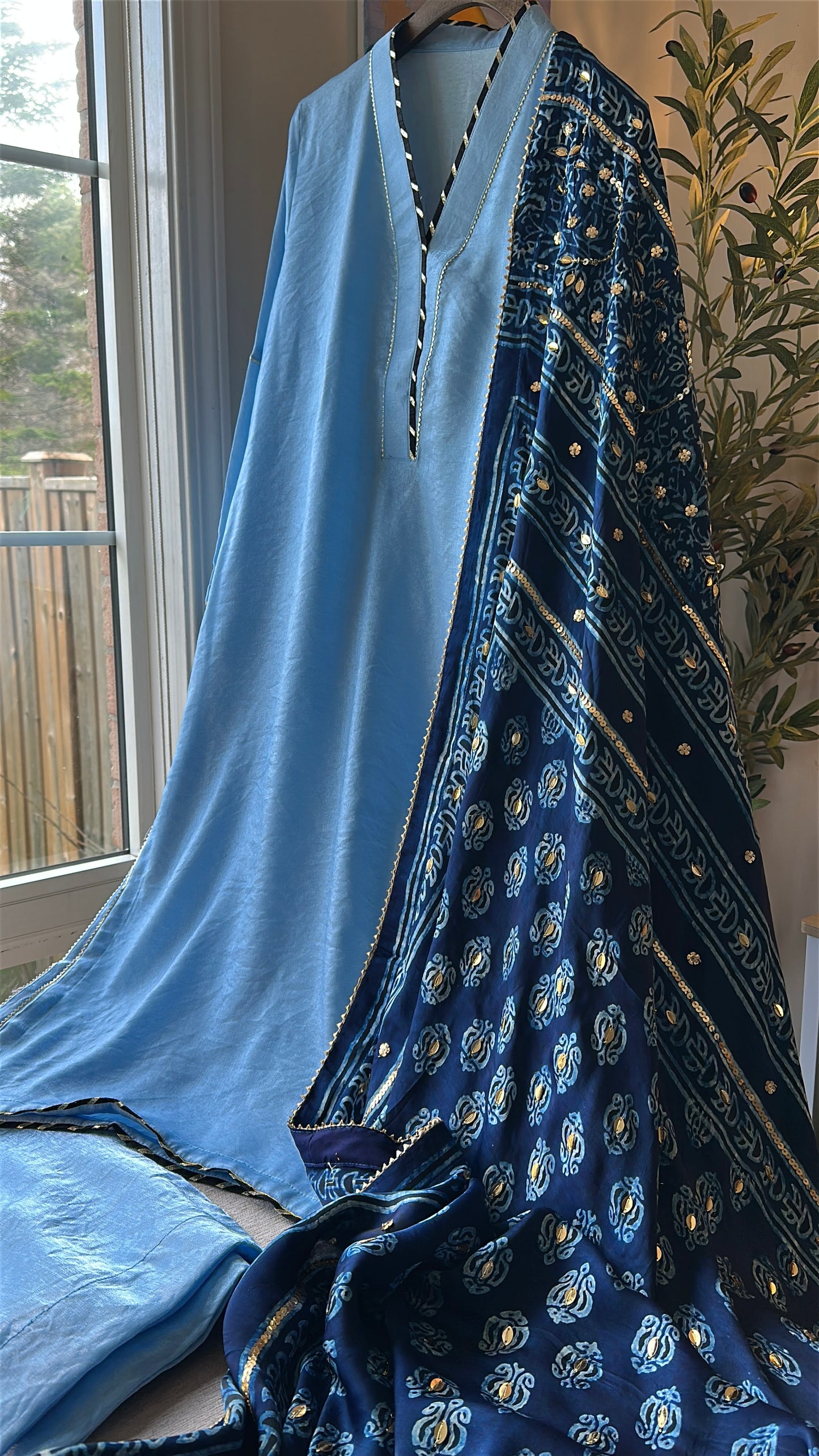 Aabshaar Ajrak Élan – Flowing Grace in Timeless Blue