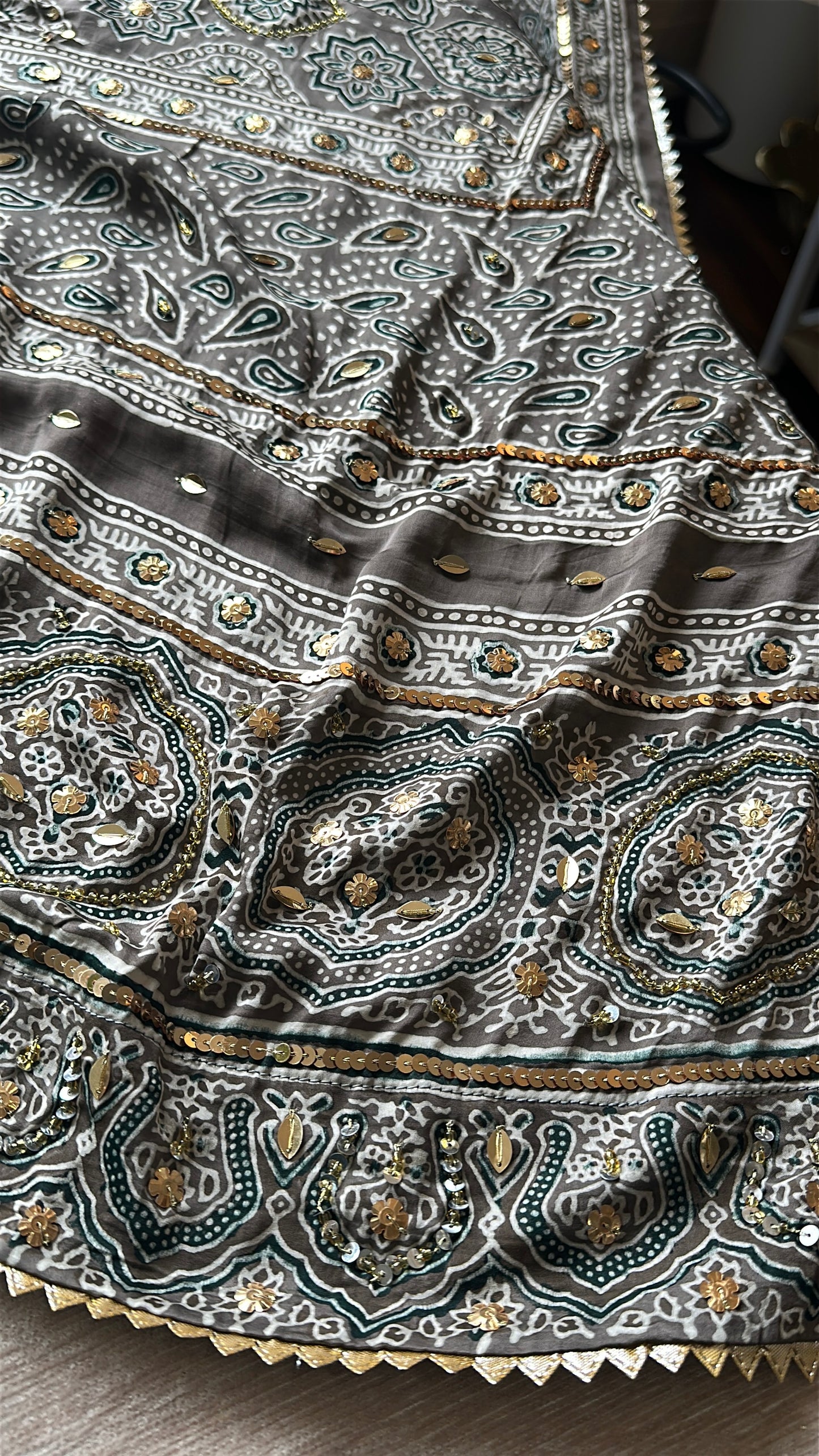 Ajrak Ash Noor Élan – Smoky Glow in Heritage Silk