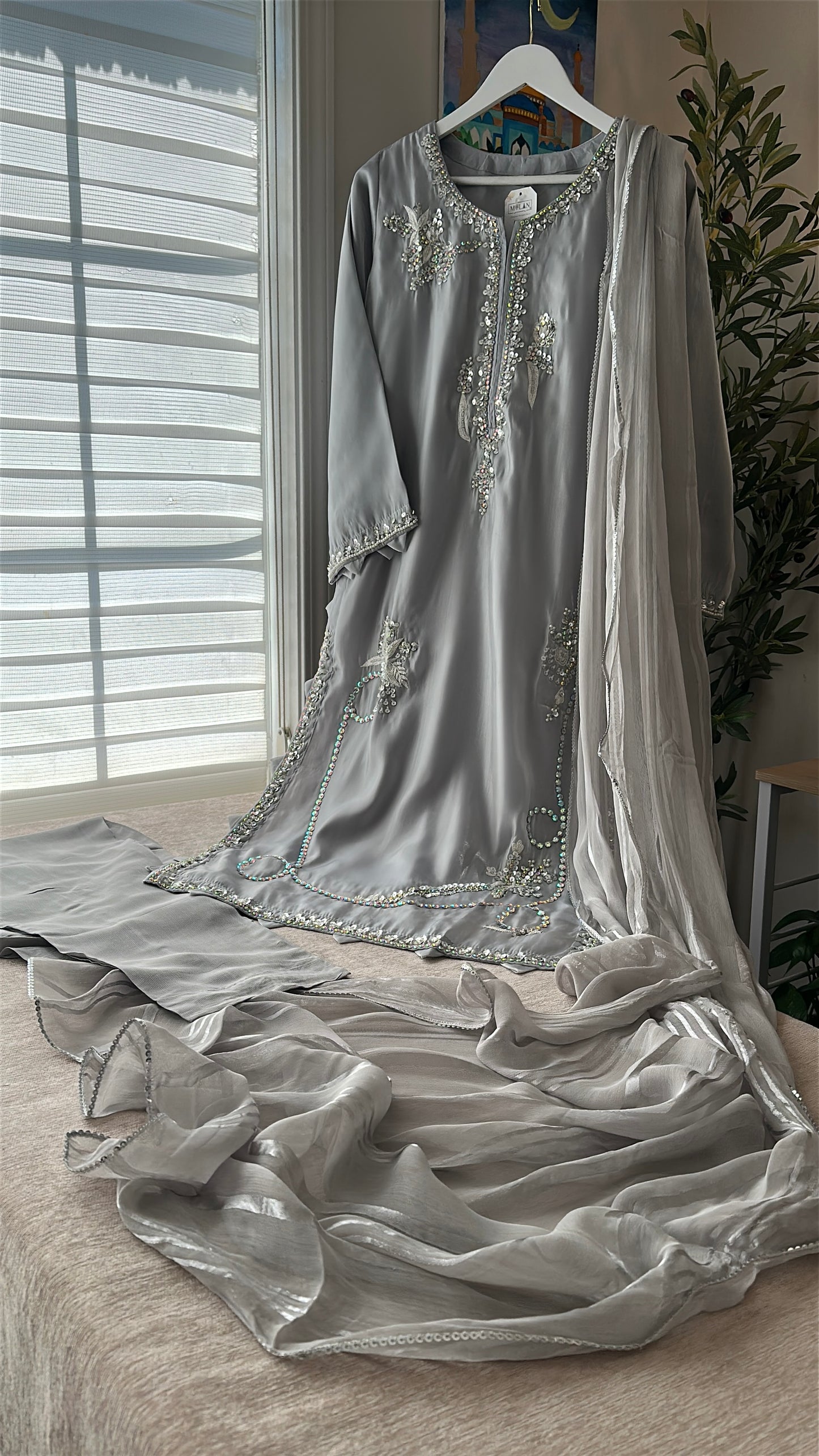 Lunar Mist Élan – Soft Glamour in Every Detail