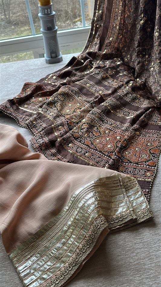 Ajrak Zareen Dusk Élan – Where Earth Meets Gold