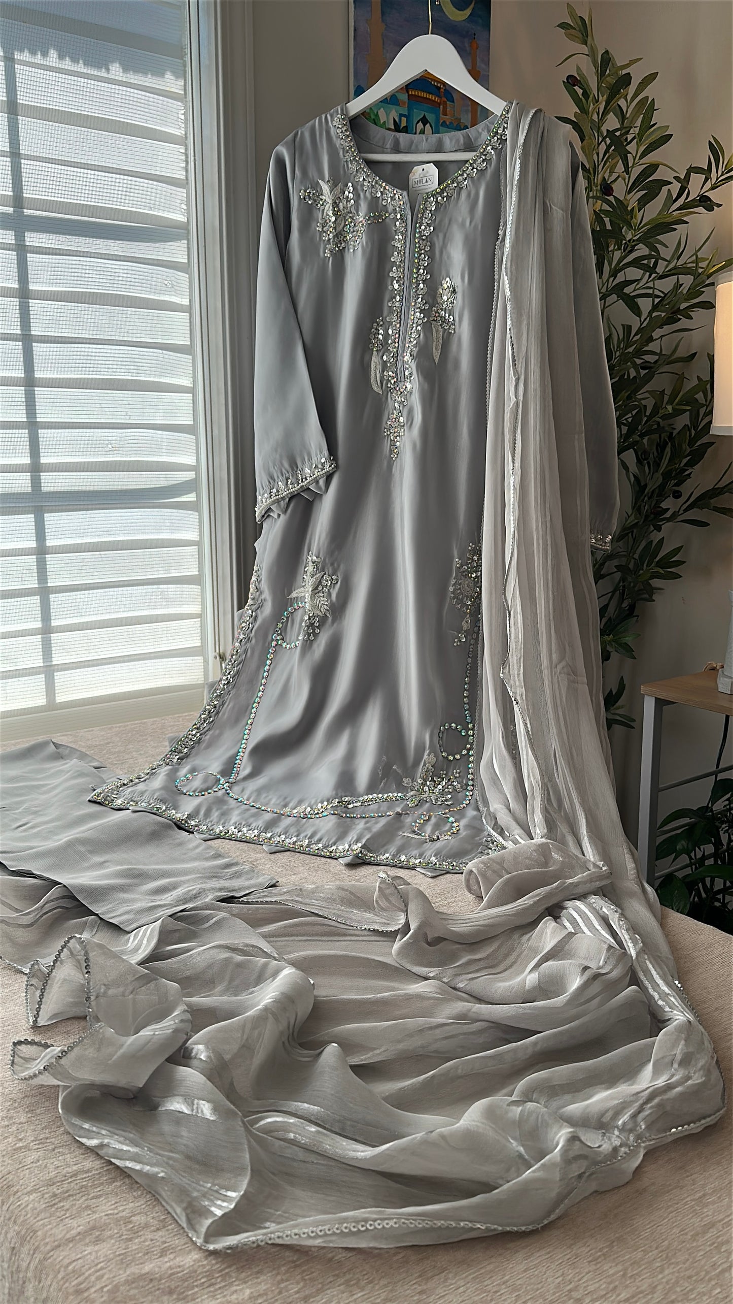 Lunar Mist Élan – Soft Glamour in Every Detail