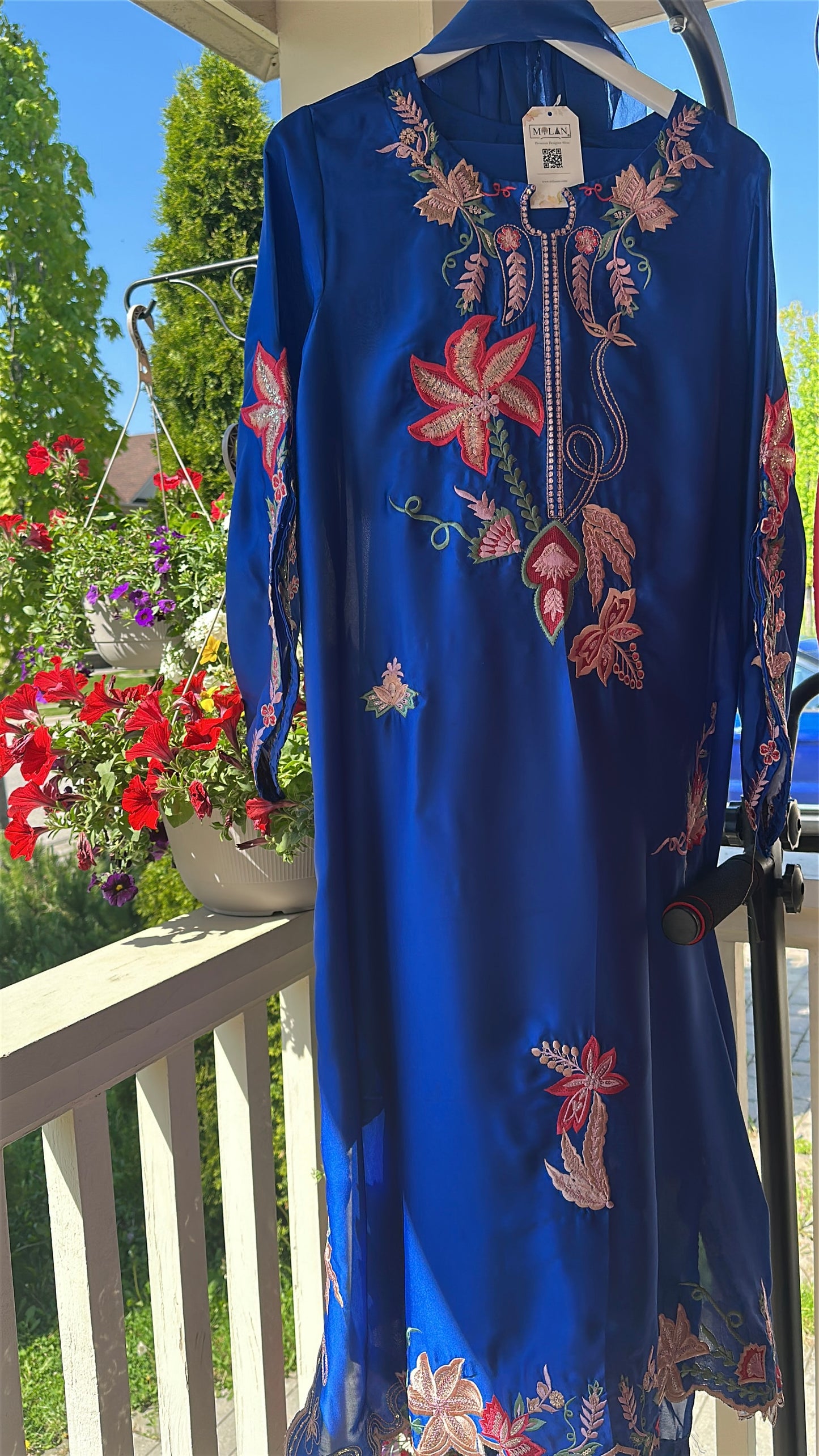 💙 Royal Dusk Élan – Bold Elegance with a Regal Glow
