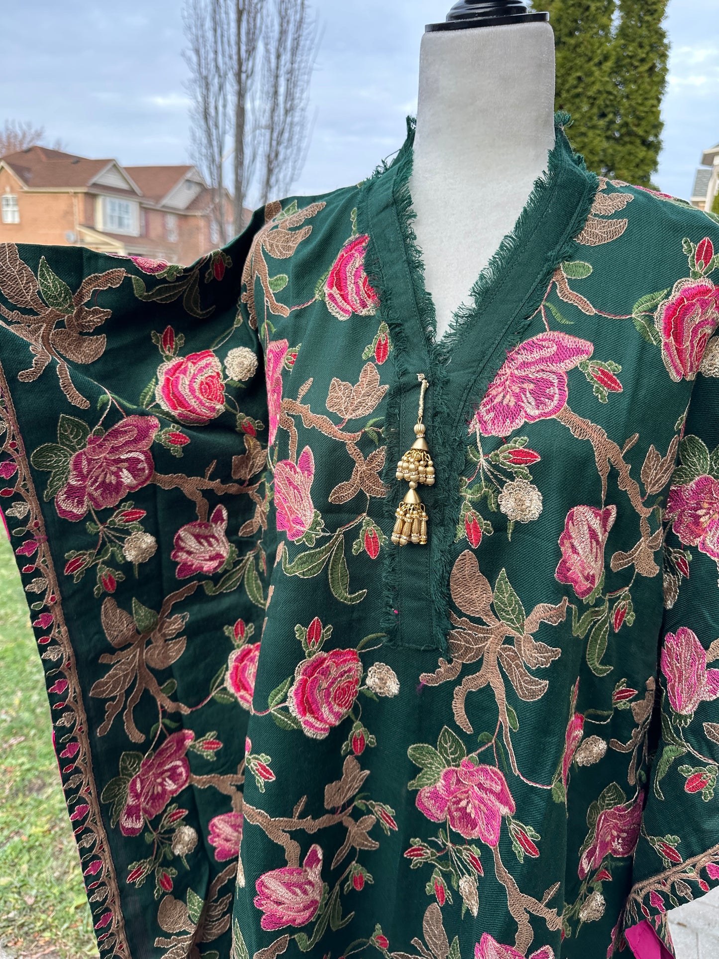 Shabnum-e-Gul – Dew on Roses ( Kaftan )