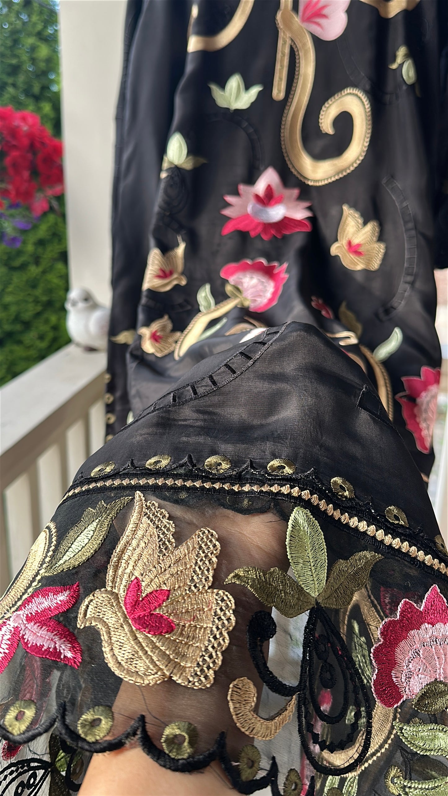 Noir Gulistan – Embroidered 3-Piece Kaftan Set