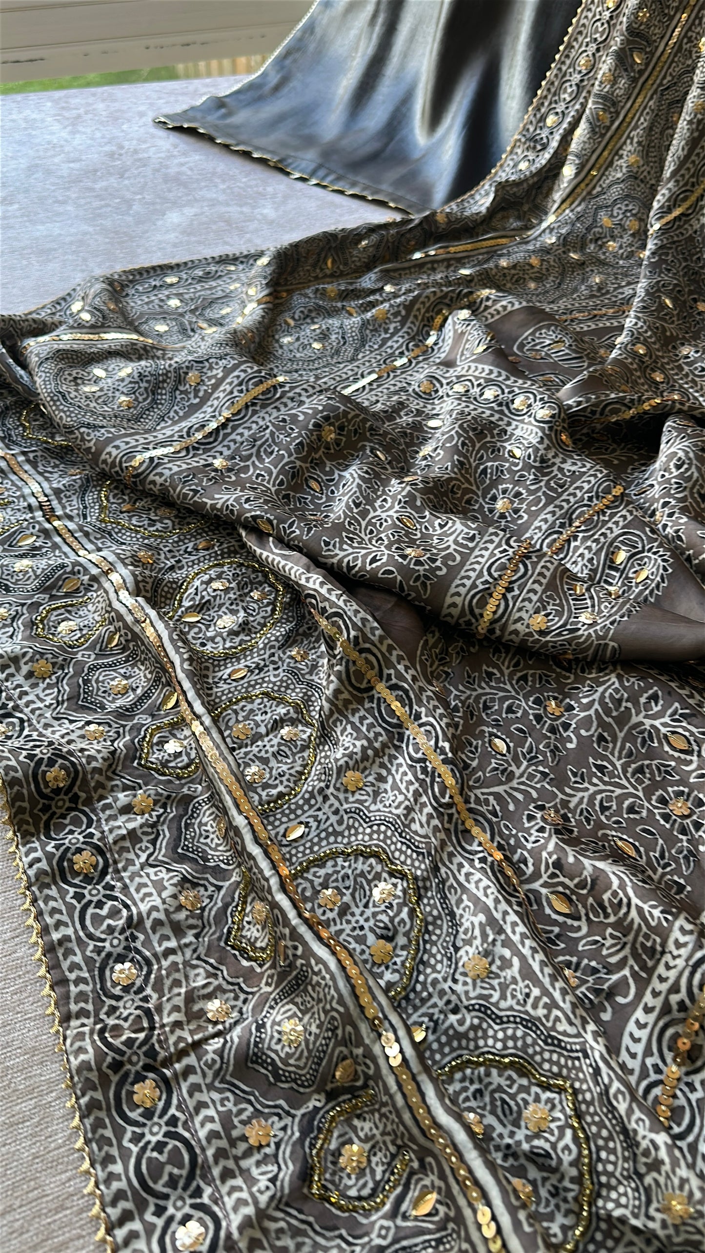Noir Ajrak Zareen Élan – Midnight Heritage in Motion