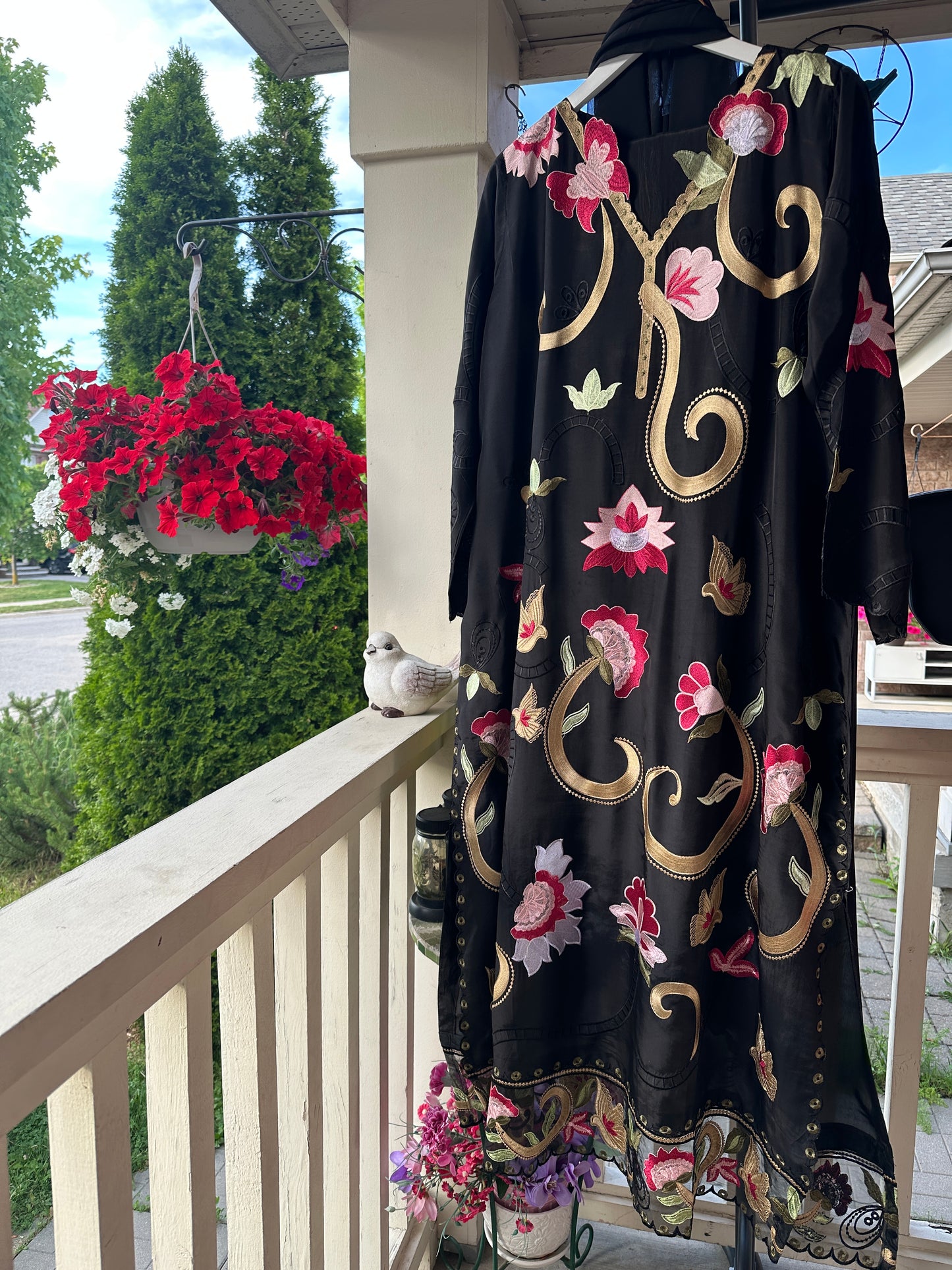 Noir Gulistan – Embroidered 3-Piece Kaftan Set