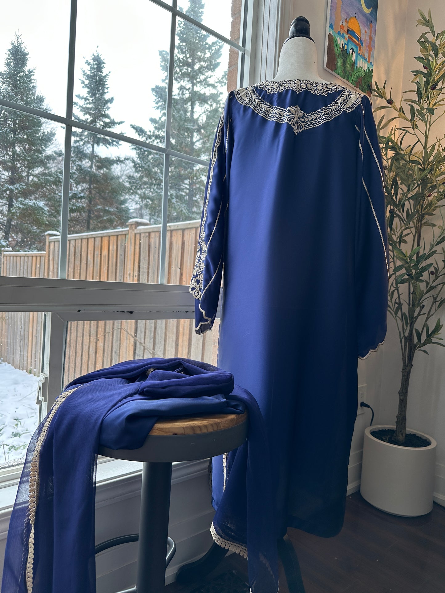 Neel-e-Royaale – The Royal Embroidered Ensemble