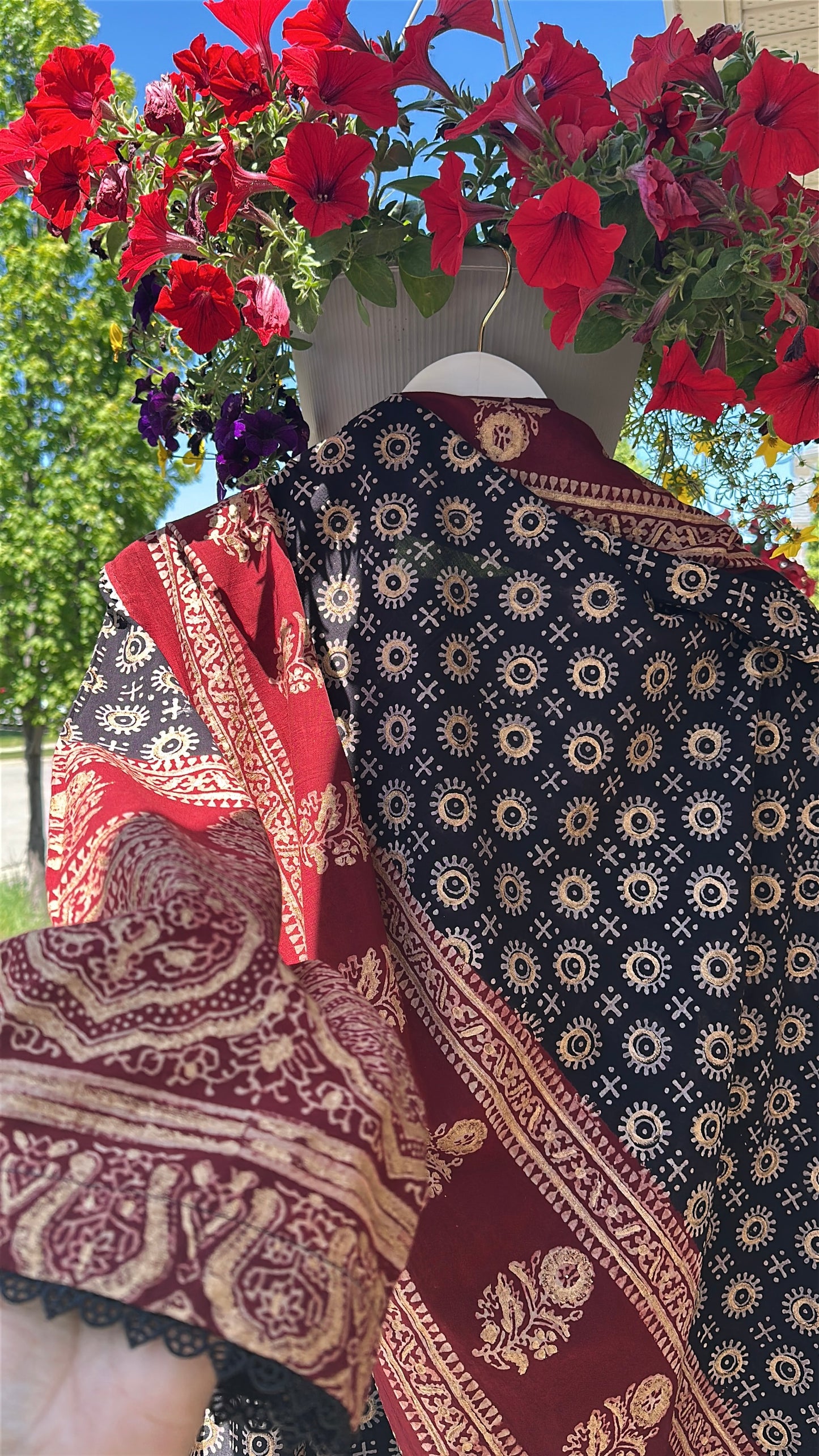 Zareen Noir – Heritage Woven in Gold