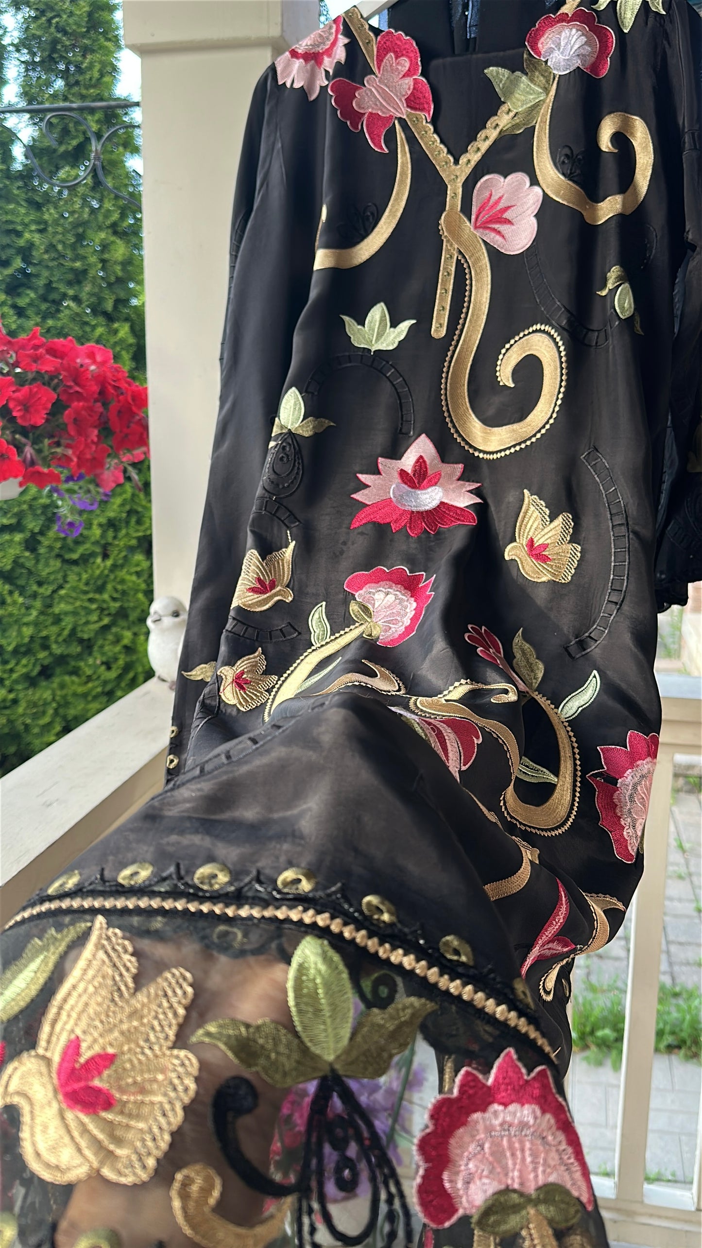 Noir Gulistan – Embroidered 3-Piece Kaftan Set
