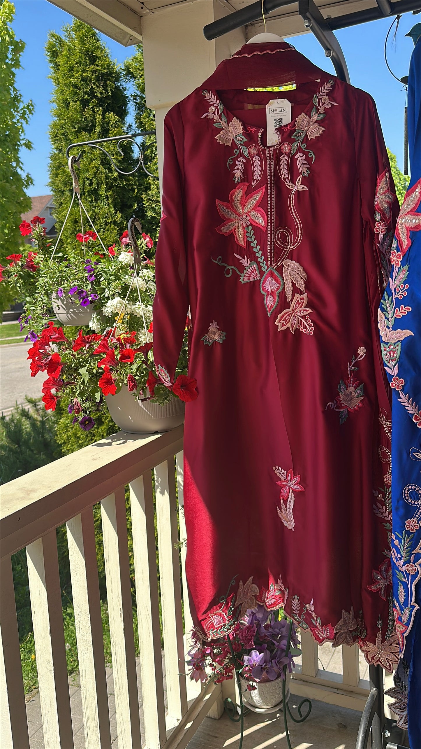 ❤️ Ruby Veil Élan – Deep Tones, Timeless Glamour