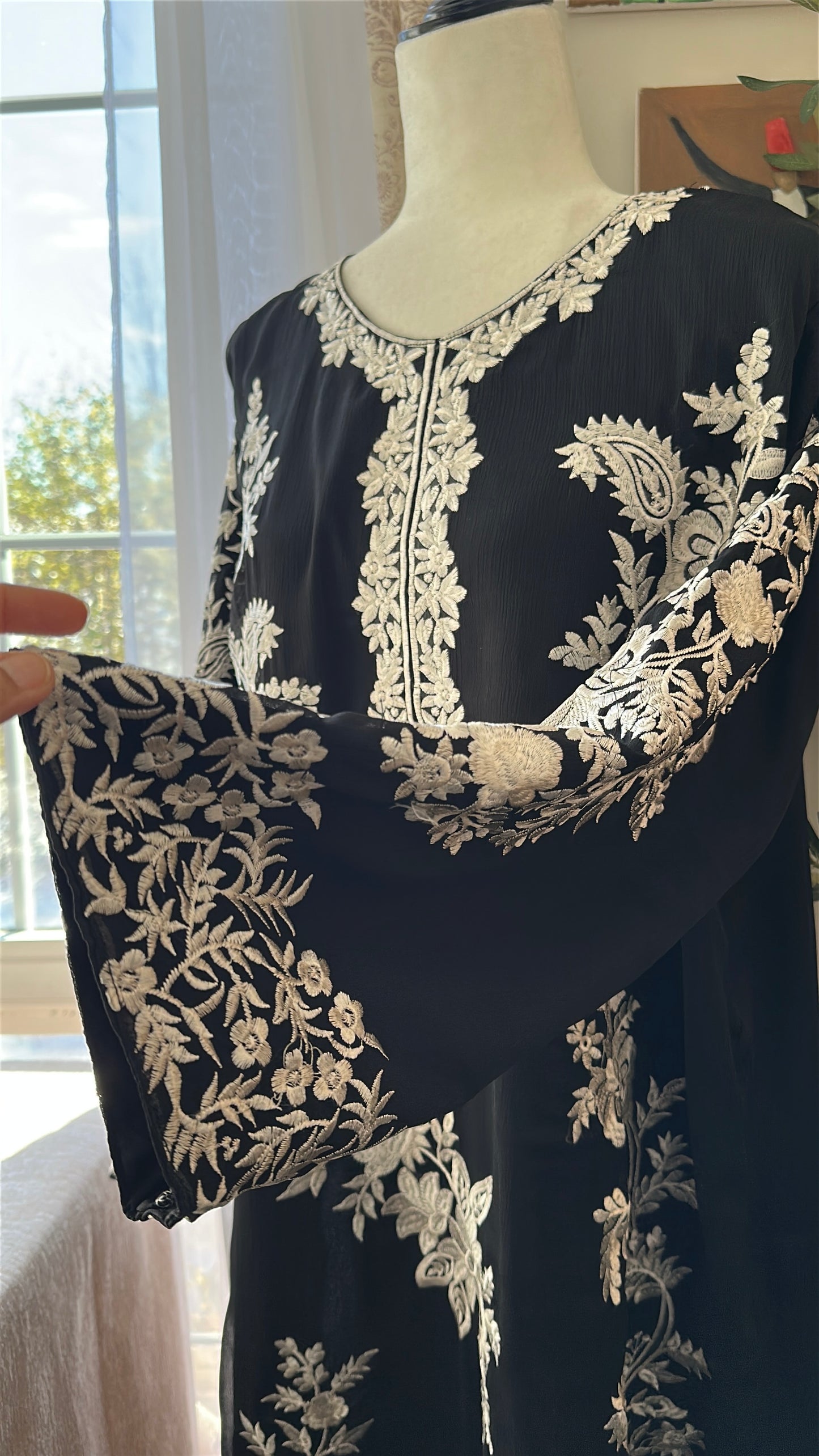 Noir Éclat – The Black & White Chiffon Ensemble