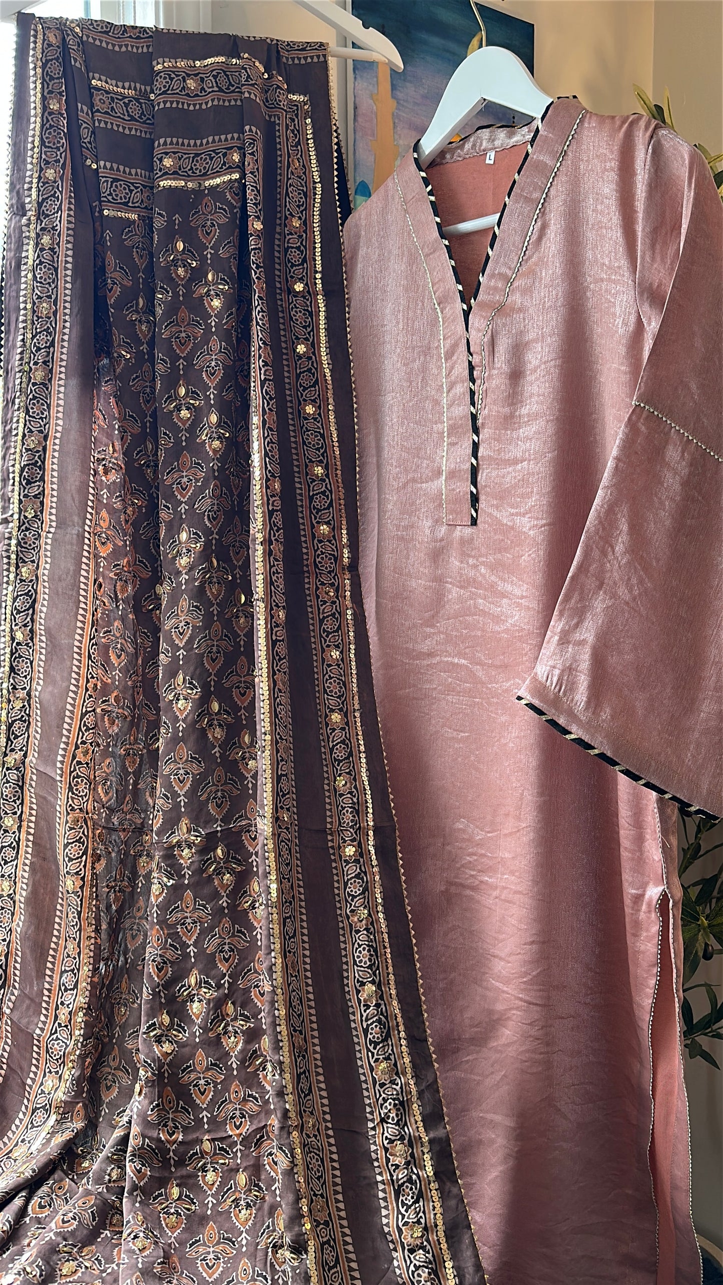 Ajrak Rosé Mehr Élan – A Soft Glow of Heritage & Grace