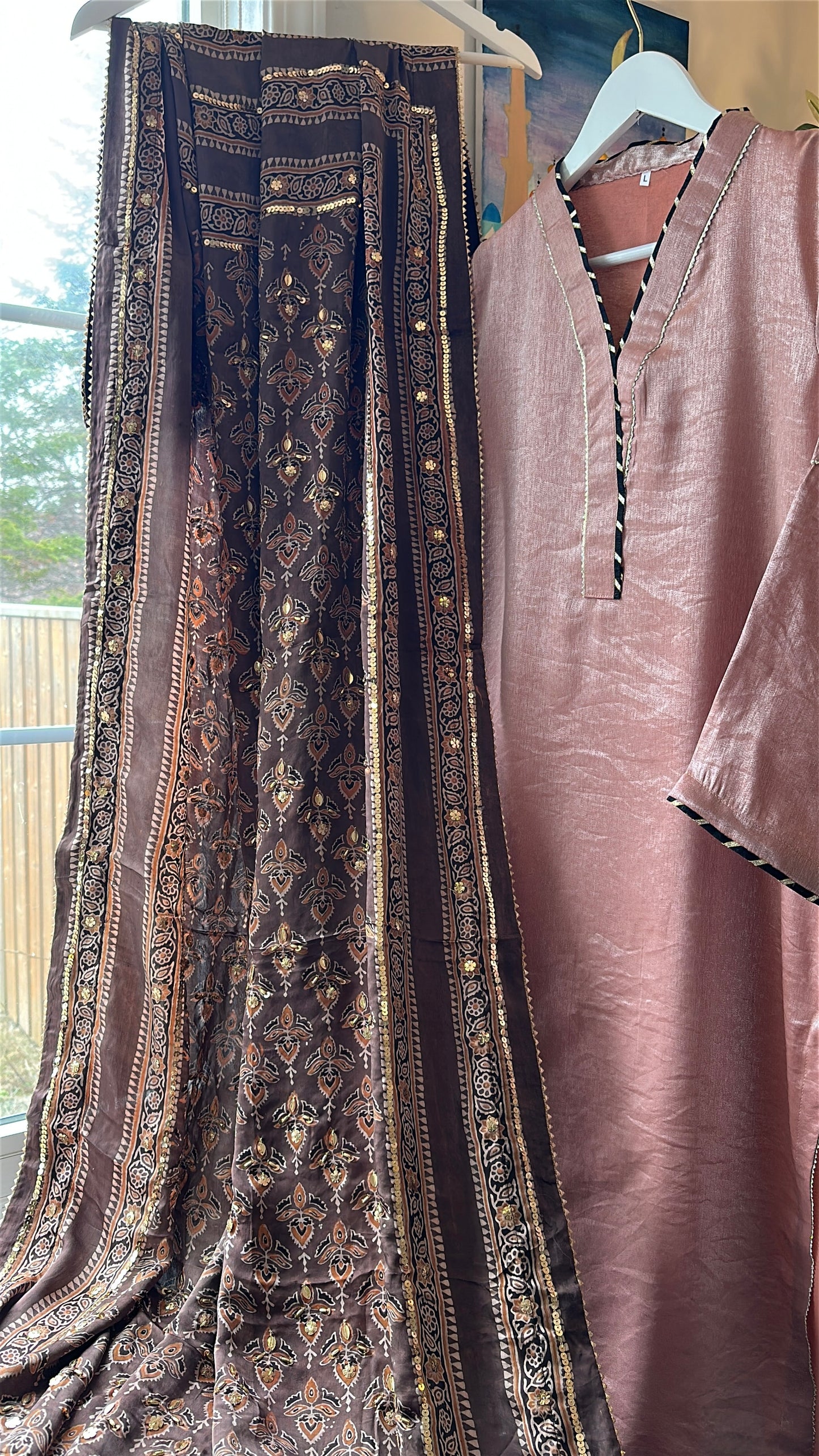 Ajrak Rosé Mehr Élan – A Soft Glow of Heritage & Grace