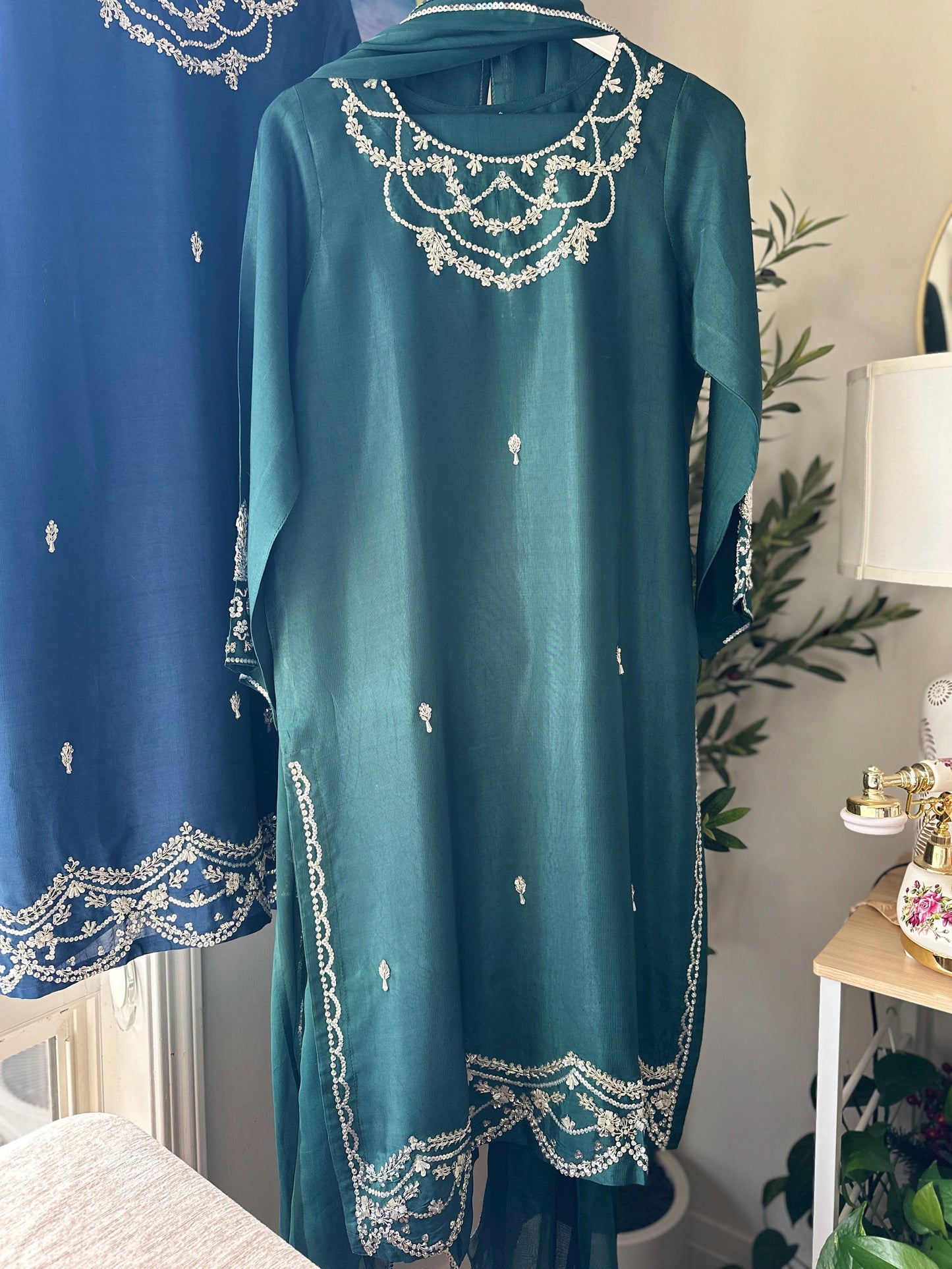 Zarqash-e-Sukoon – 3 piece set