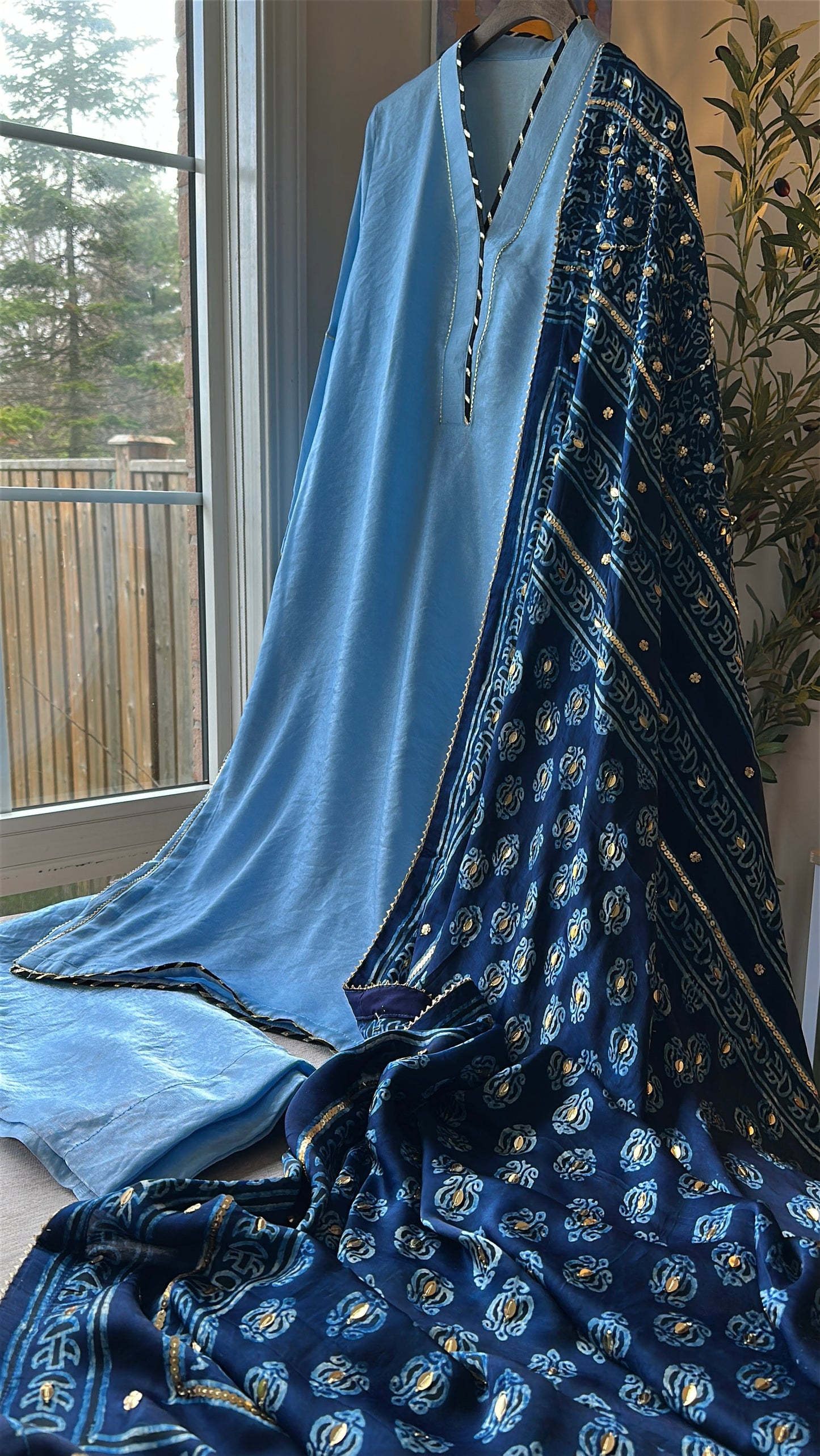 Aabshaar Ajrak Élan – Flowing Grace in Timeless Blue