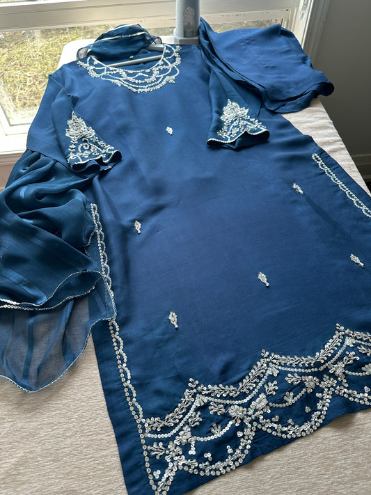 Midnight Safira – A Statement of Quiet Royalty