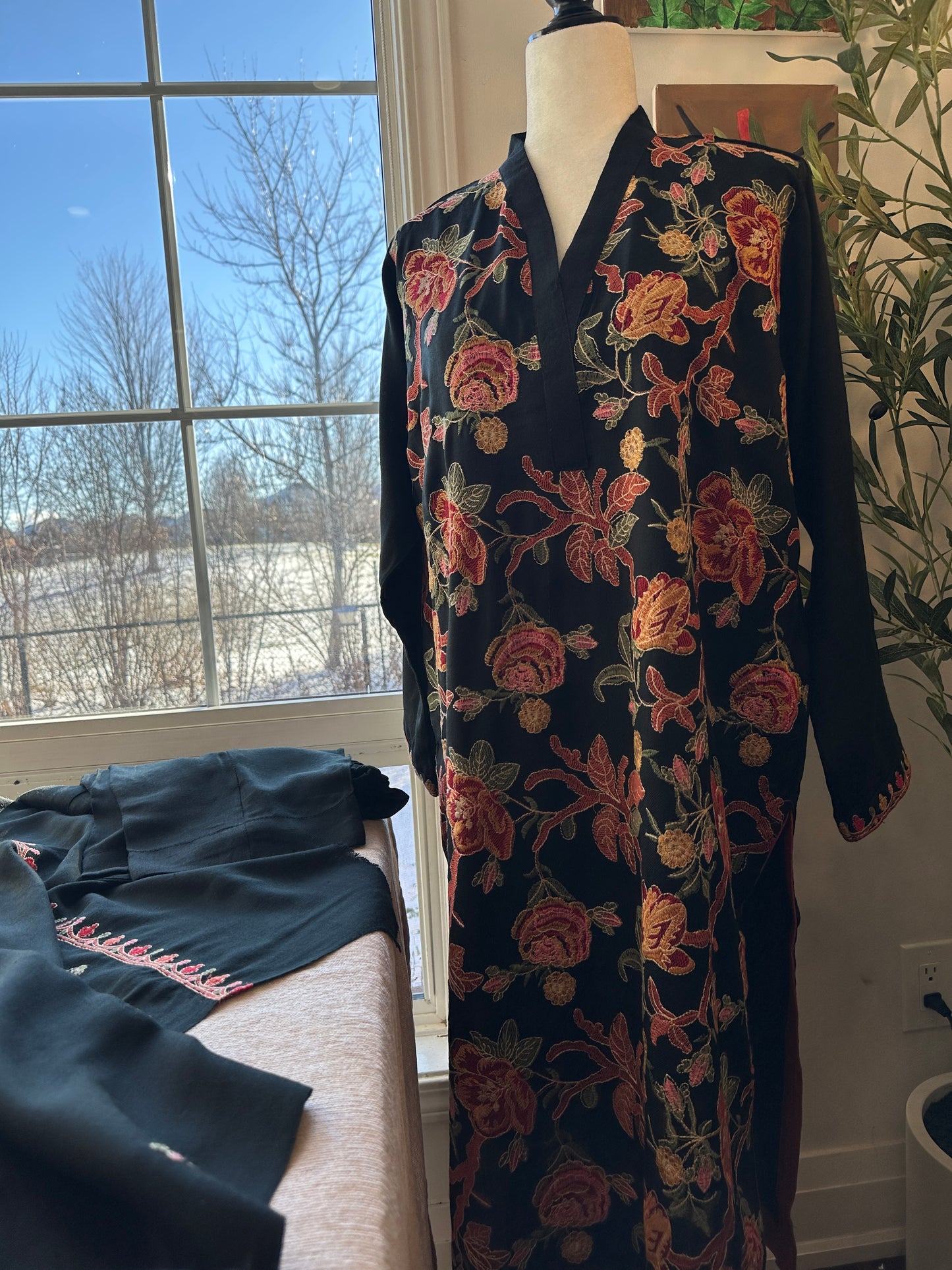 Gulab-e-Jaanaan – The Kashmiri Rose Jaal Pashmina Set