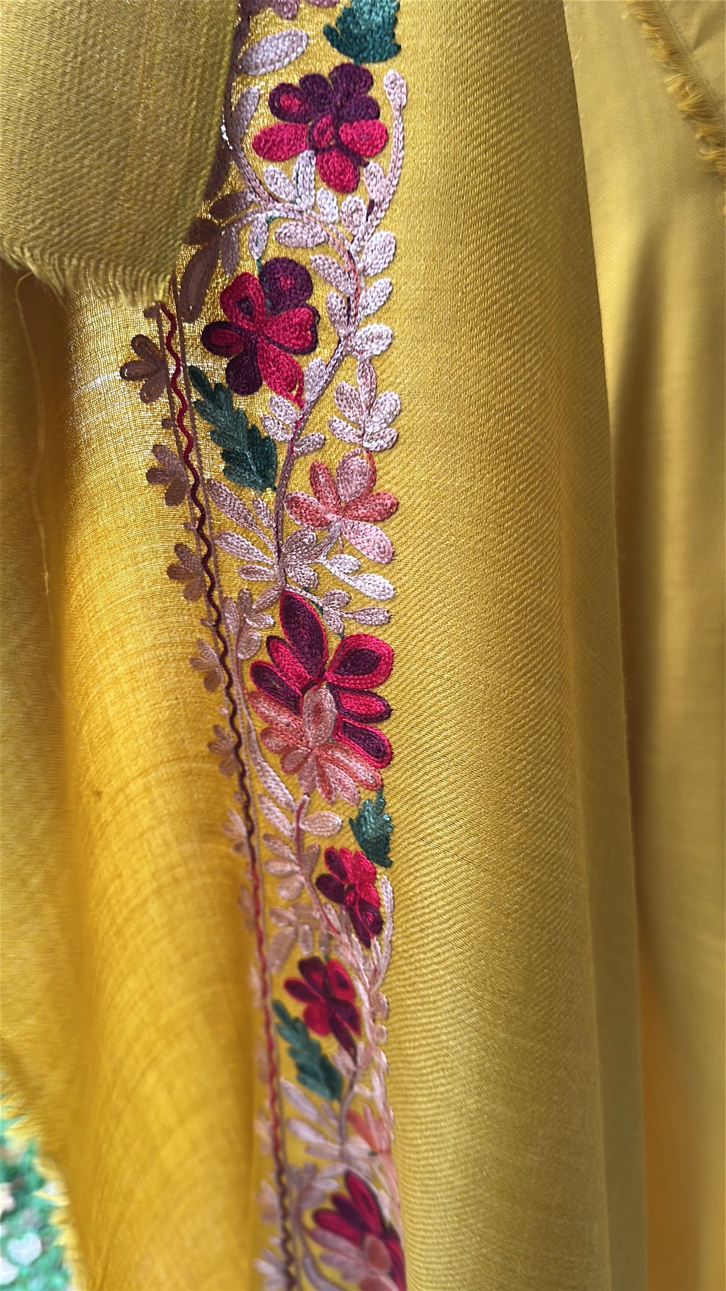 Mehran-e-Zard | Kashmiri Pashmina 3-Piece Embroidered Set