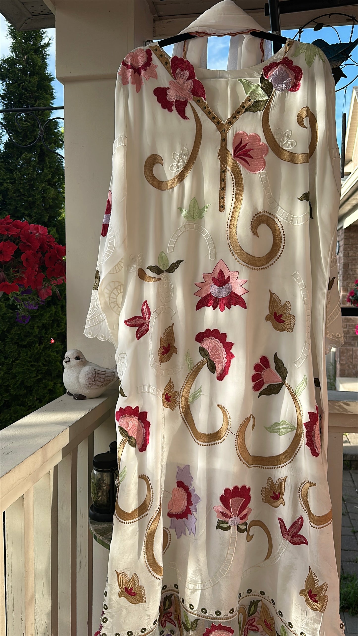 Ivory Blossom – A Garden in Bloom