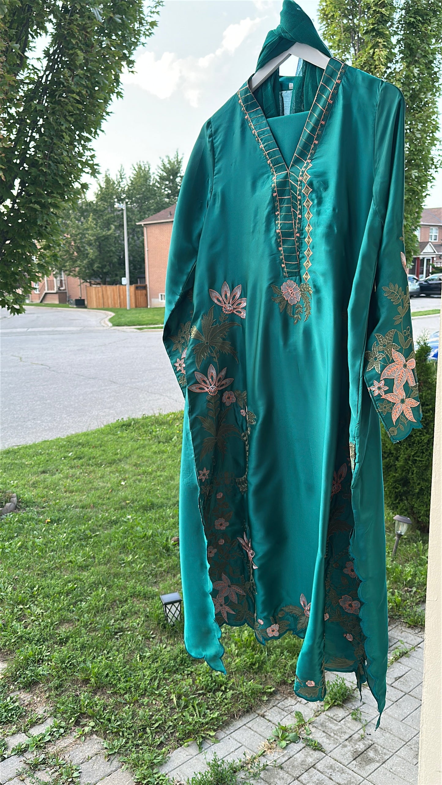 Zarveen Emerald — Jewel-Toned Silk Kaftan Set