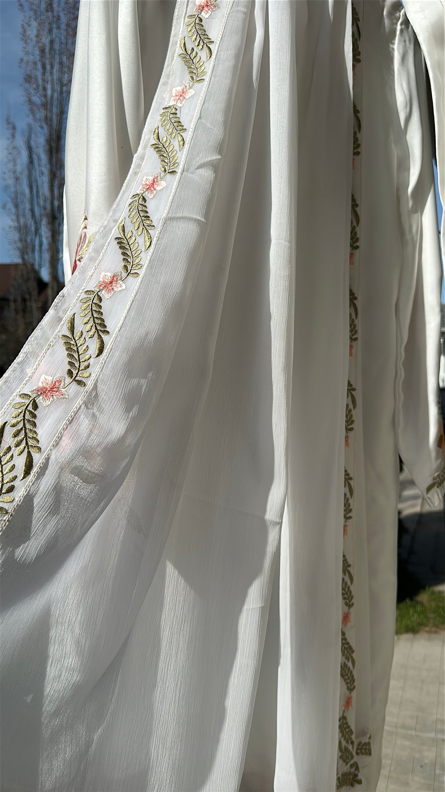 Ivory Bloom Élan – Soft Spring Elegance