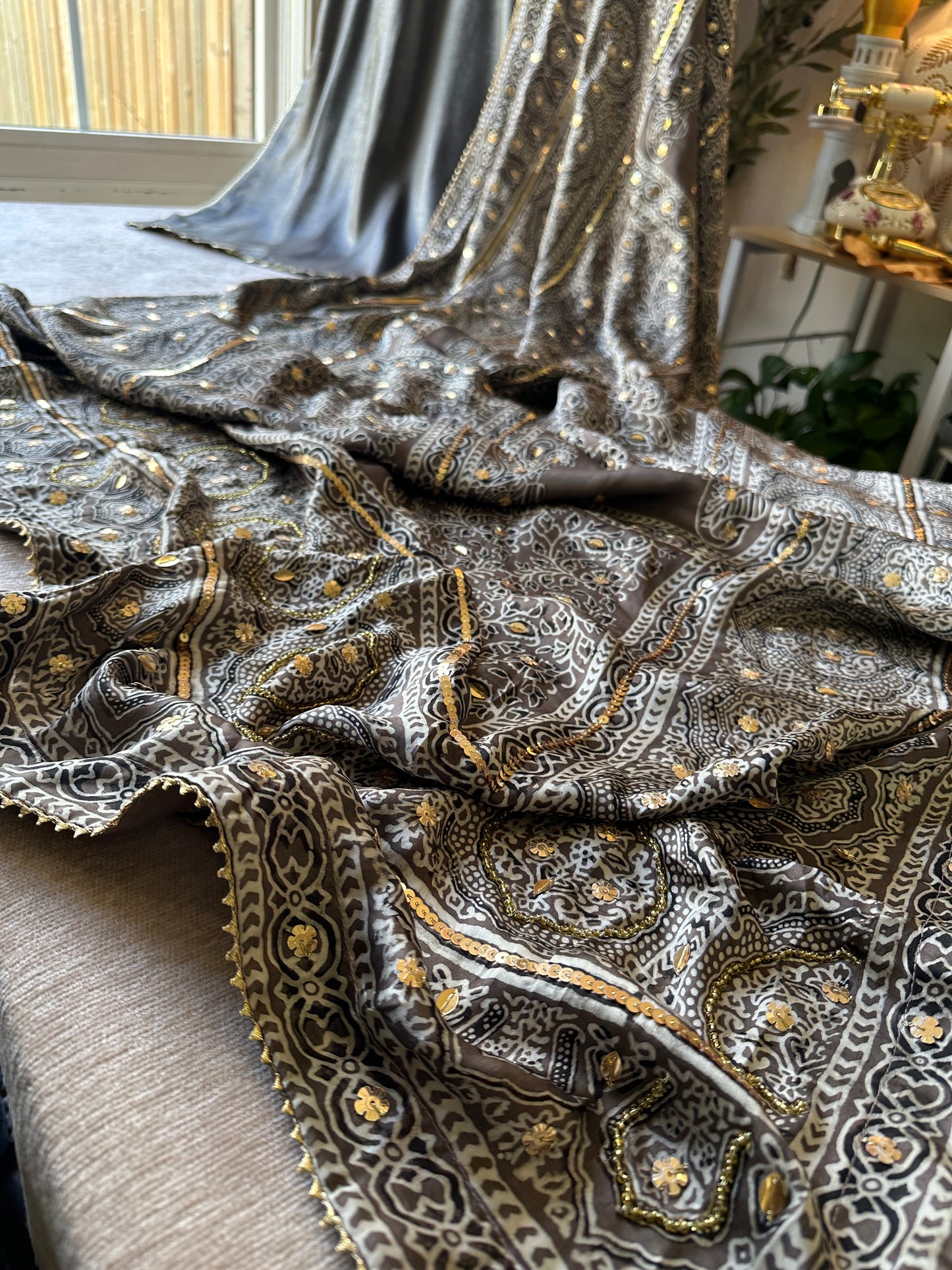 Noir Ajrak Zareen Élan – Midnight Heritage in Motion