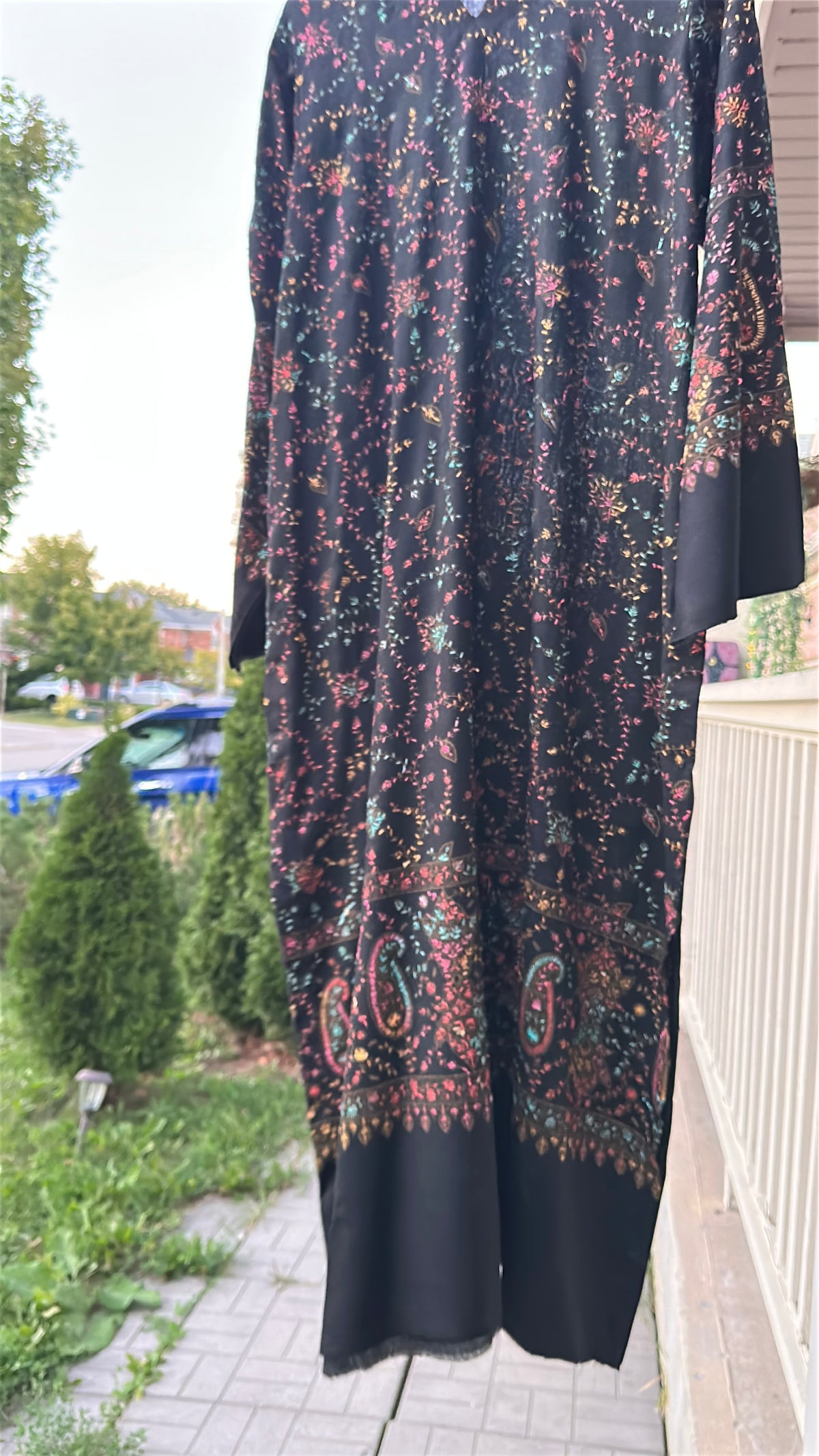 Rang-e-Shab Black Pashmina Kaftan – Embroidered
