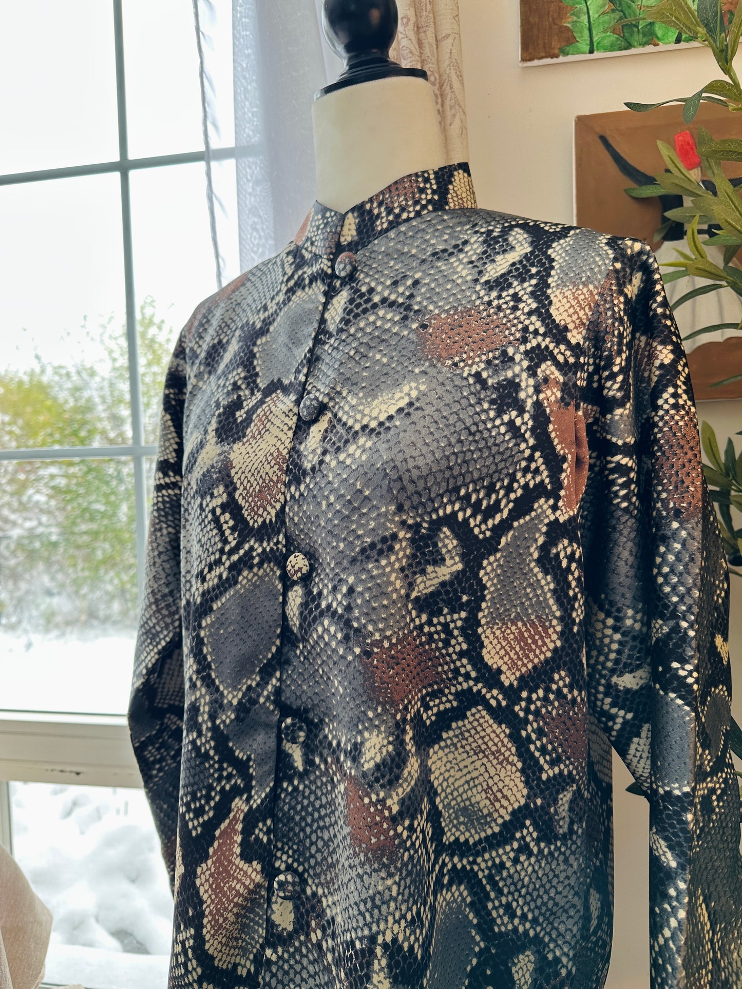 Midnight Eclipse – Silk Snake-Print Front-Open Coat