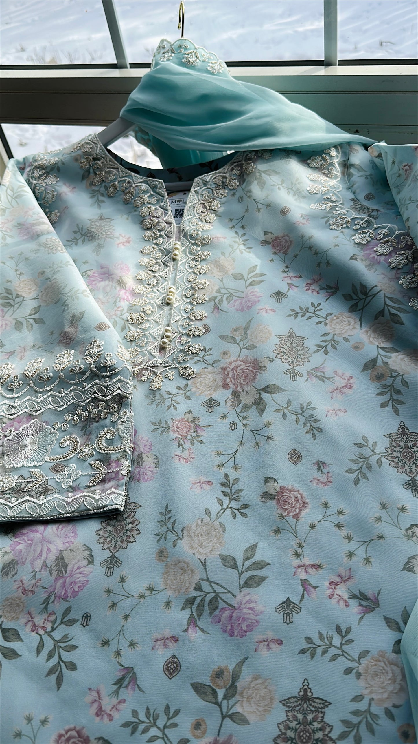 Noor-e-Baraf – An Icy Fairytale Bloom