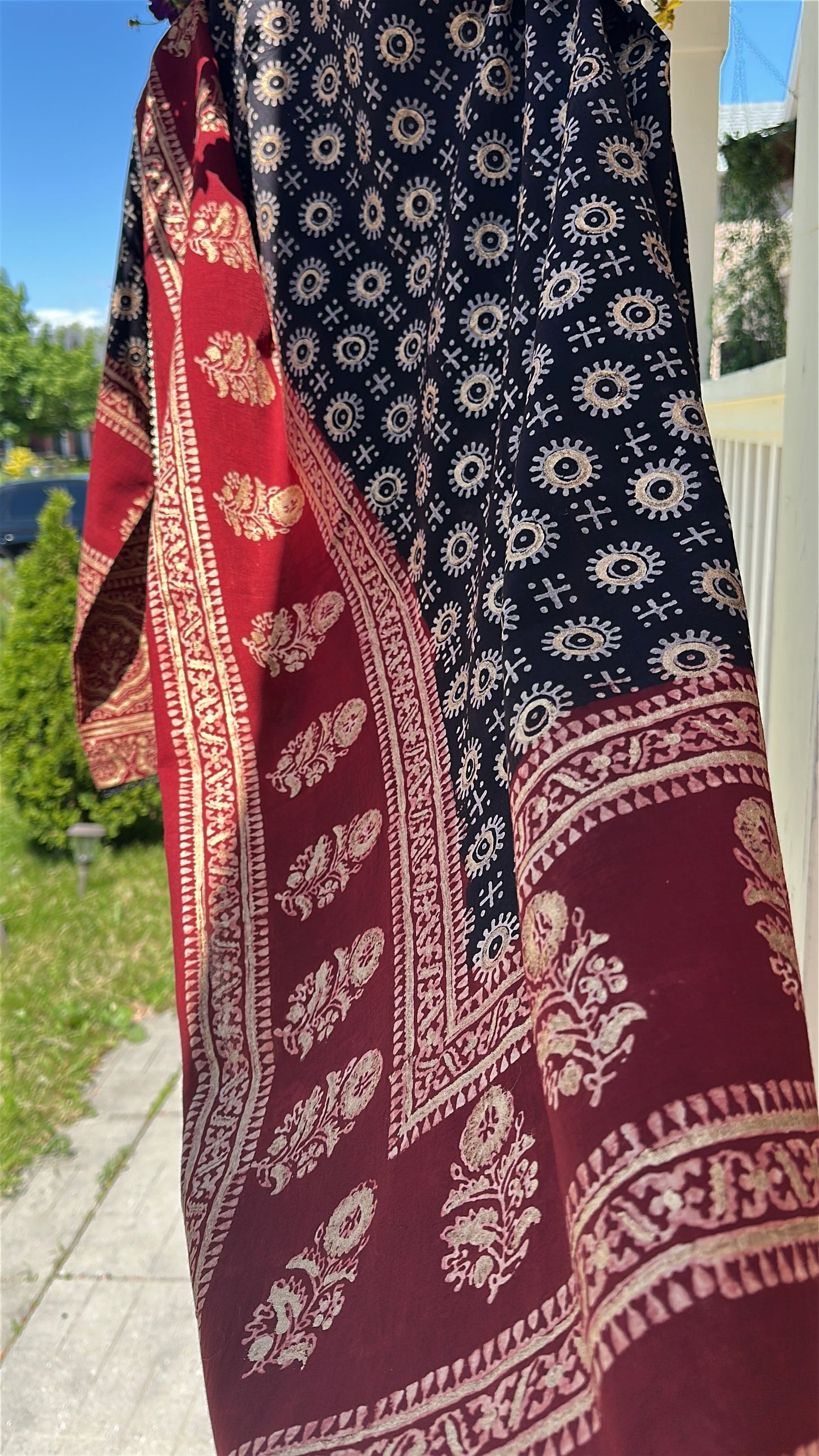 Zareen Noir – Heritage Woven in Gold