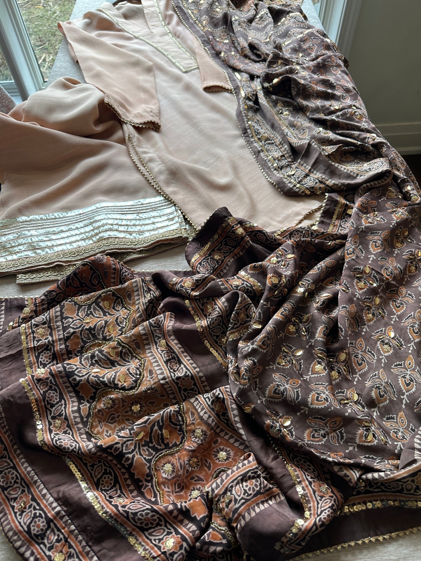 Ajrak Zareen Dusk Élan – Where Earth Meets Gold
