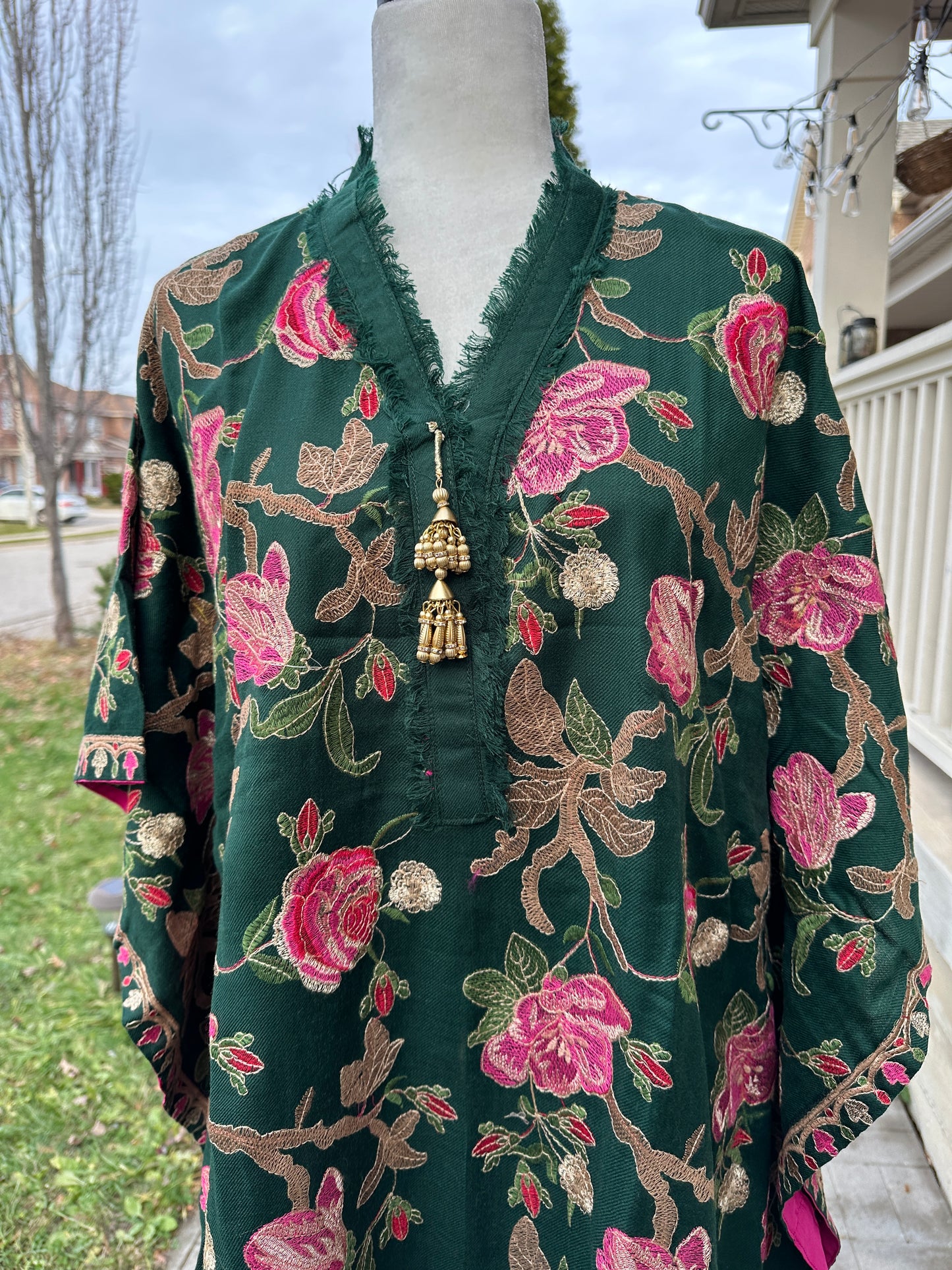 Shabnum-e-Gul – Dew on Roses ( Kaftan )