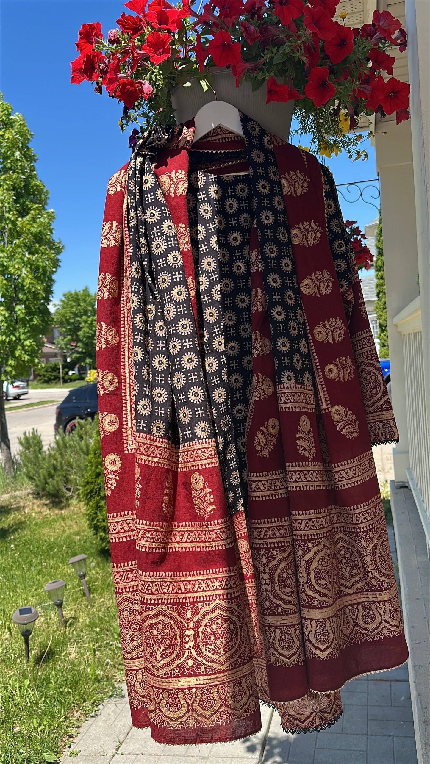 Zareen Noir – Heritage Woven in Gold