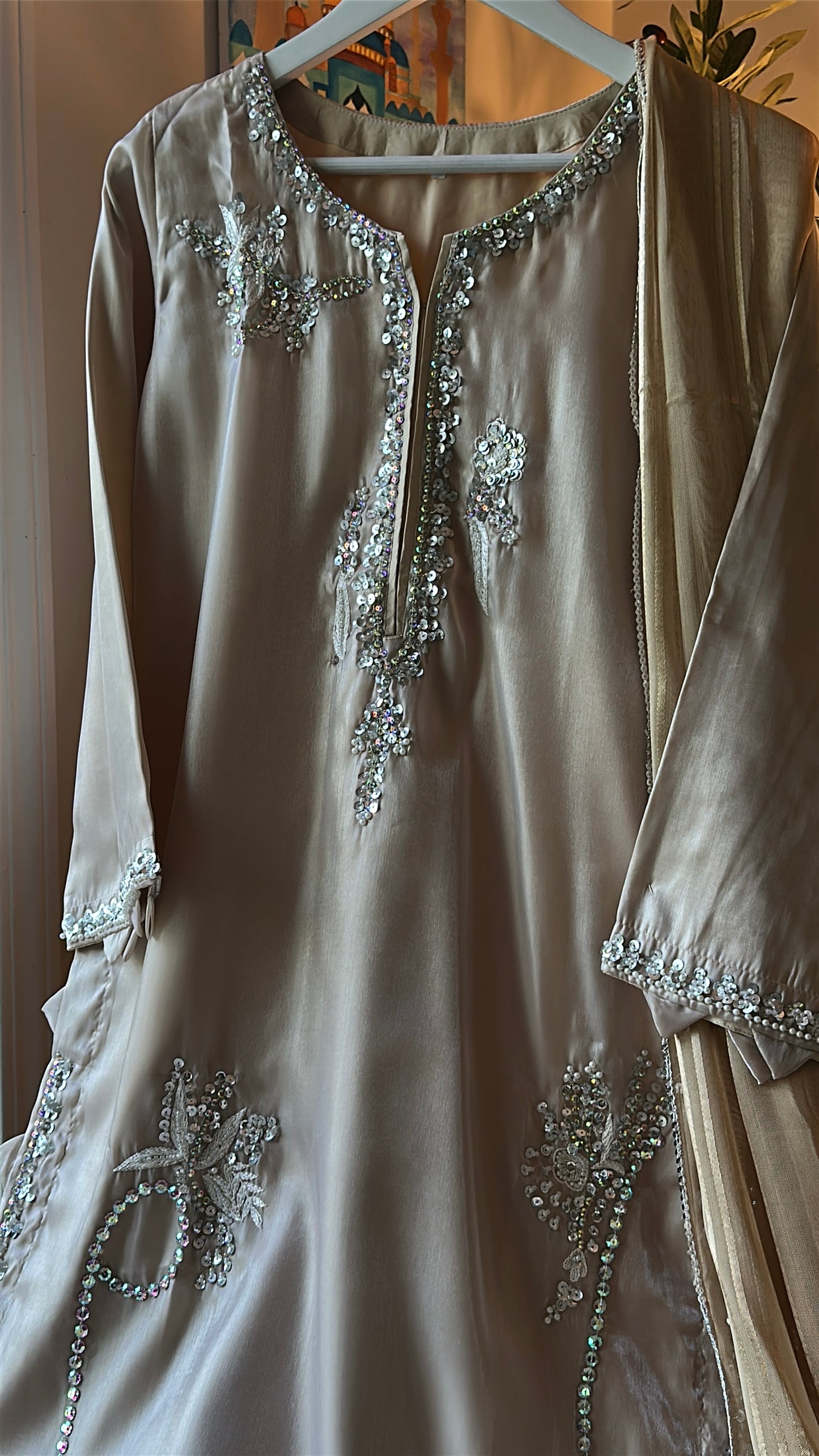 Champagne Aura Élan – Soft Sparkle, Timeless Luxury
