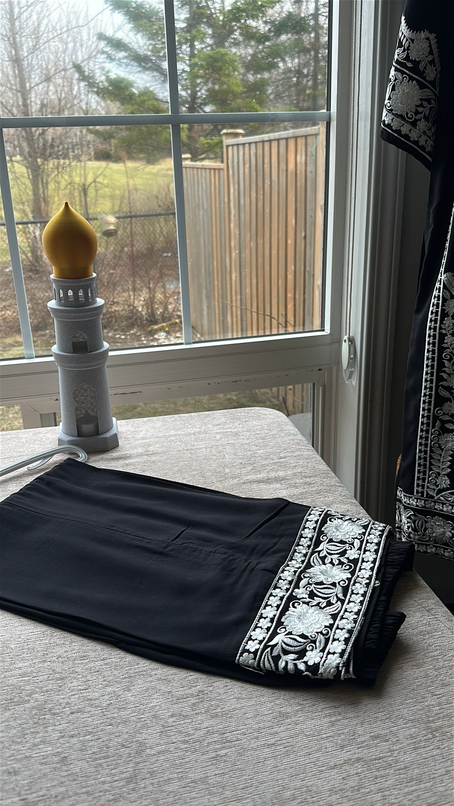 Noir Mehr Élan – Linen Cord Set