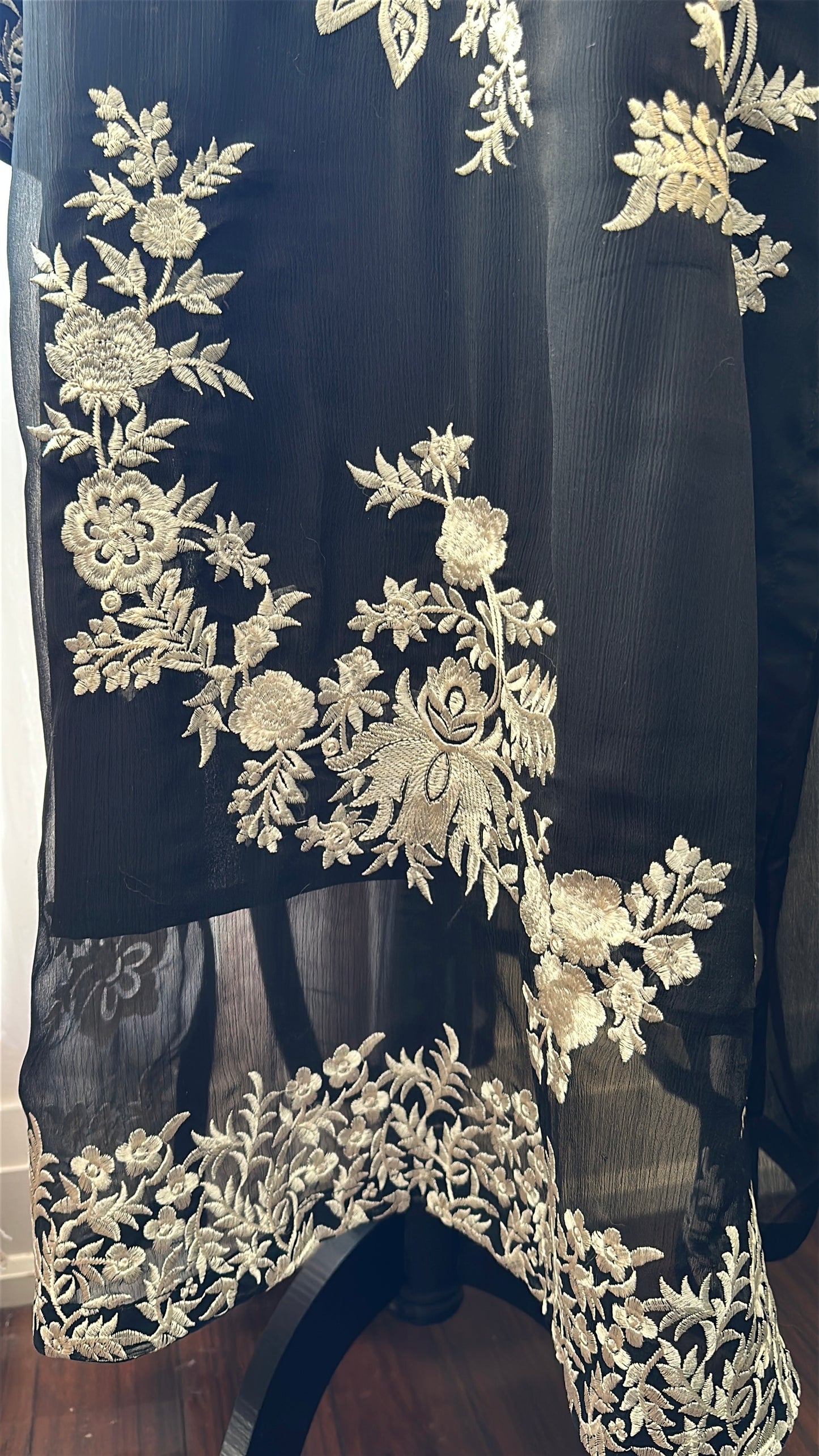 Noir Éclat – The Black & White Chiffon Ensemble