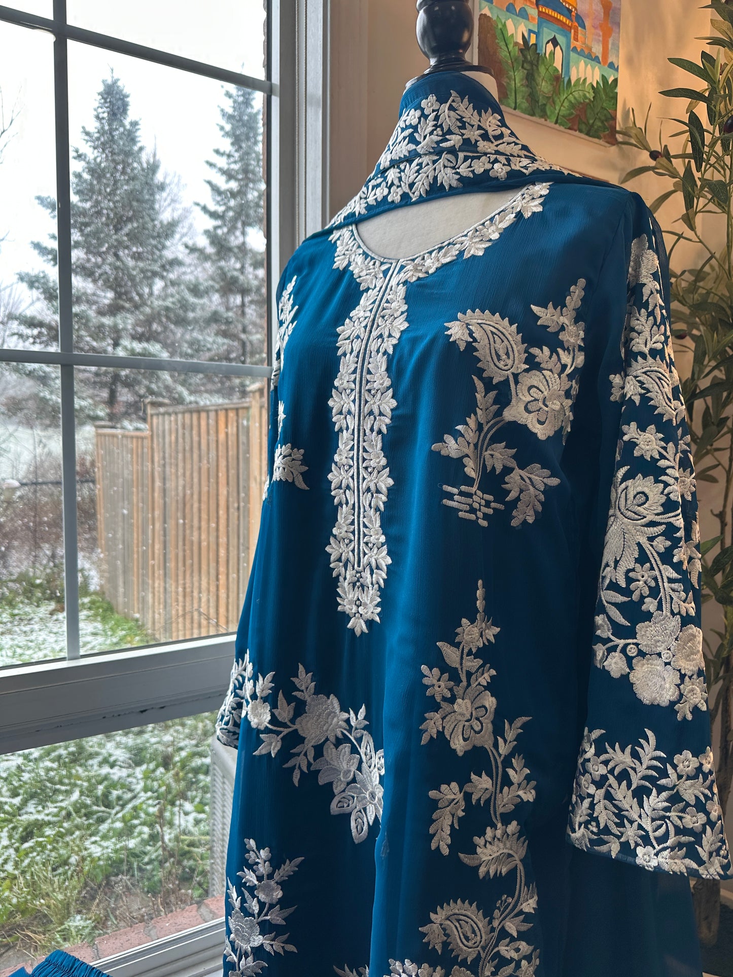 Sahar-e-Neela – Midnight Elegance in Motion