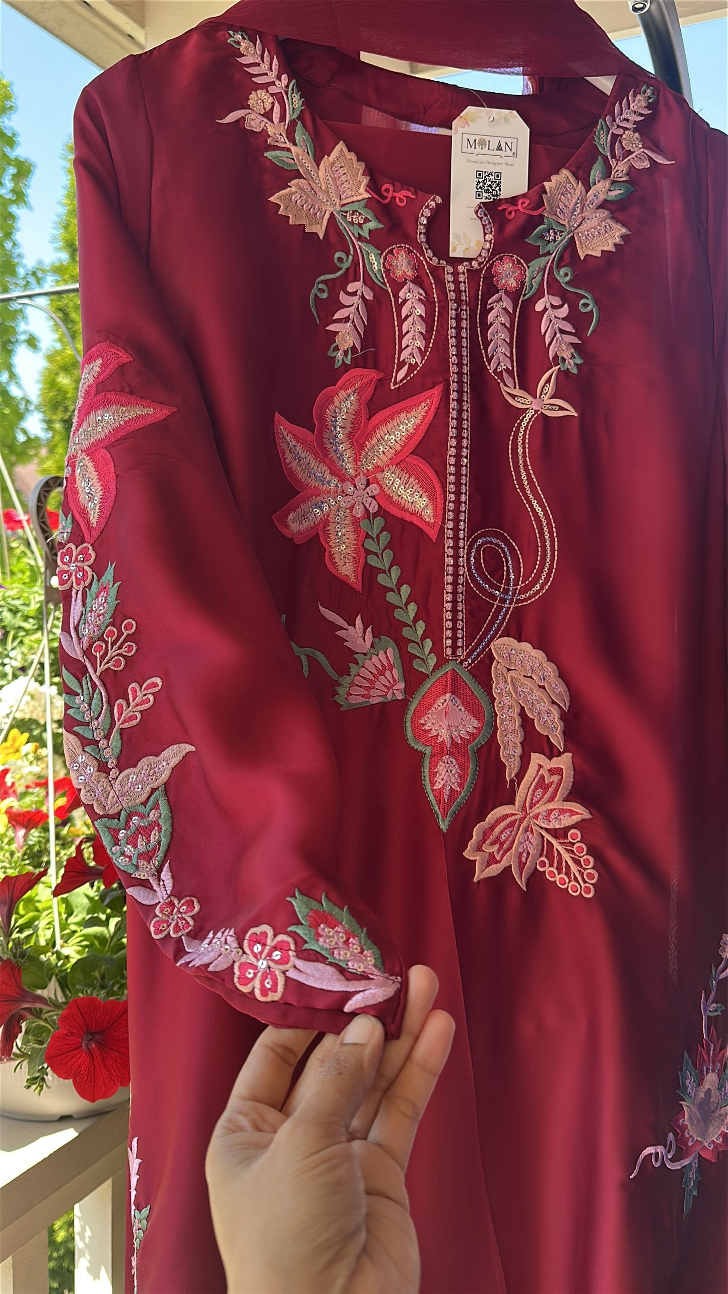 ❤️ Ruby Veil Élan – Deep Tones, Timeless Glamour
