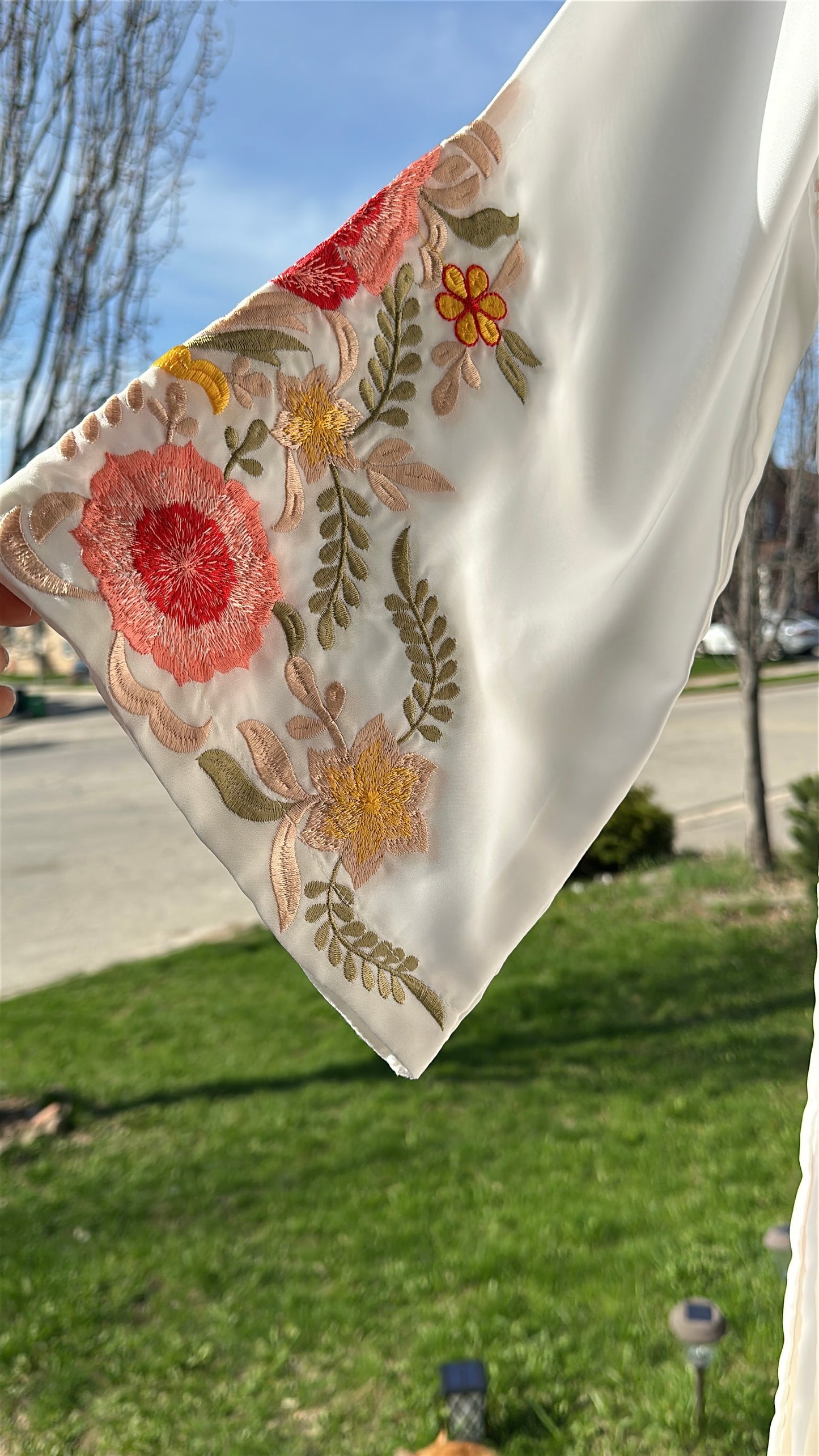 Ivory Bloom Élan – Soft Spring Elegance
