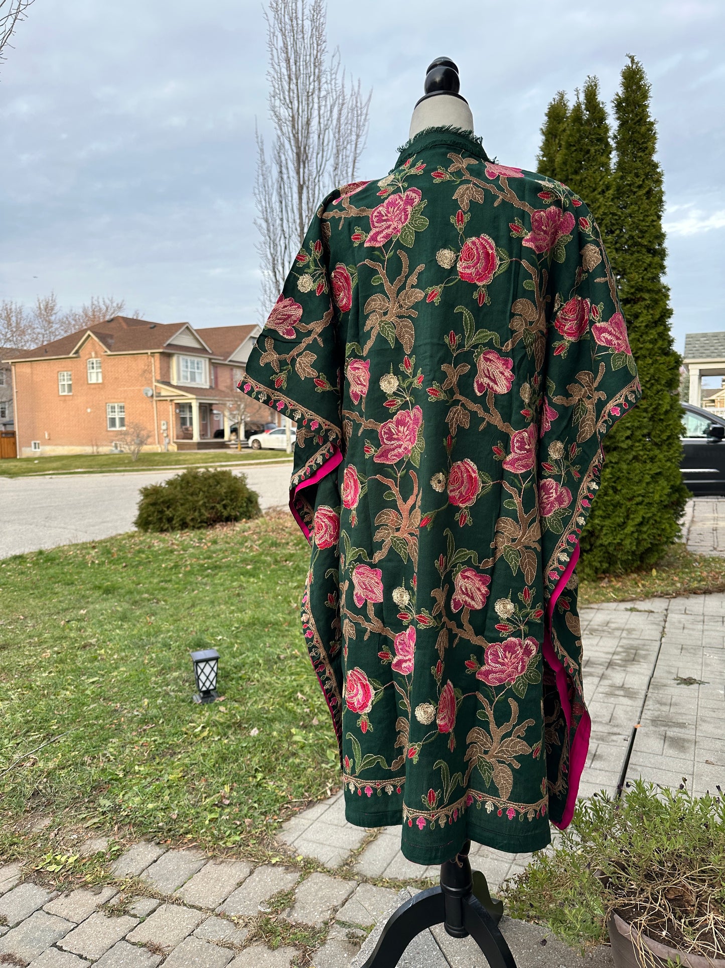 Shabnum-e-Gul – Dew on Roses ( Kaftan )