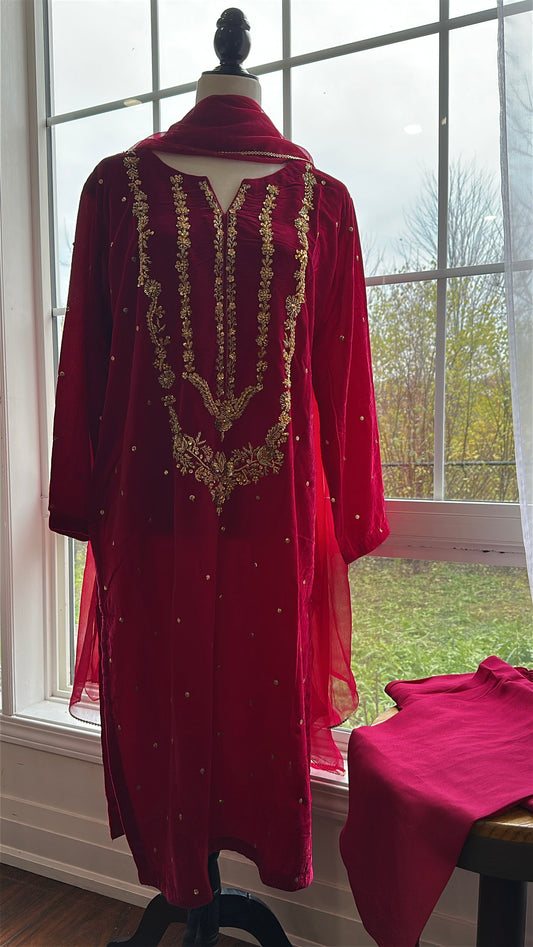 Gulabi Élan – The Velvet Bloom Edit