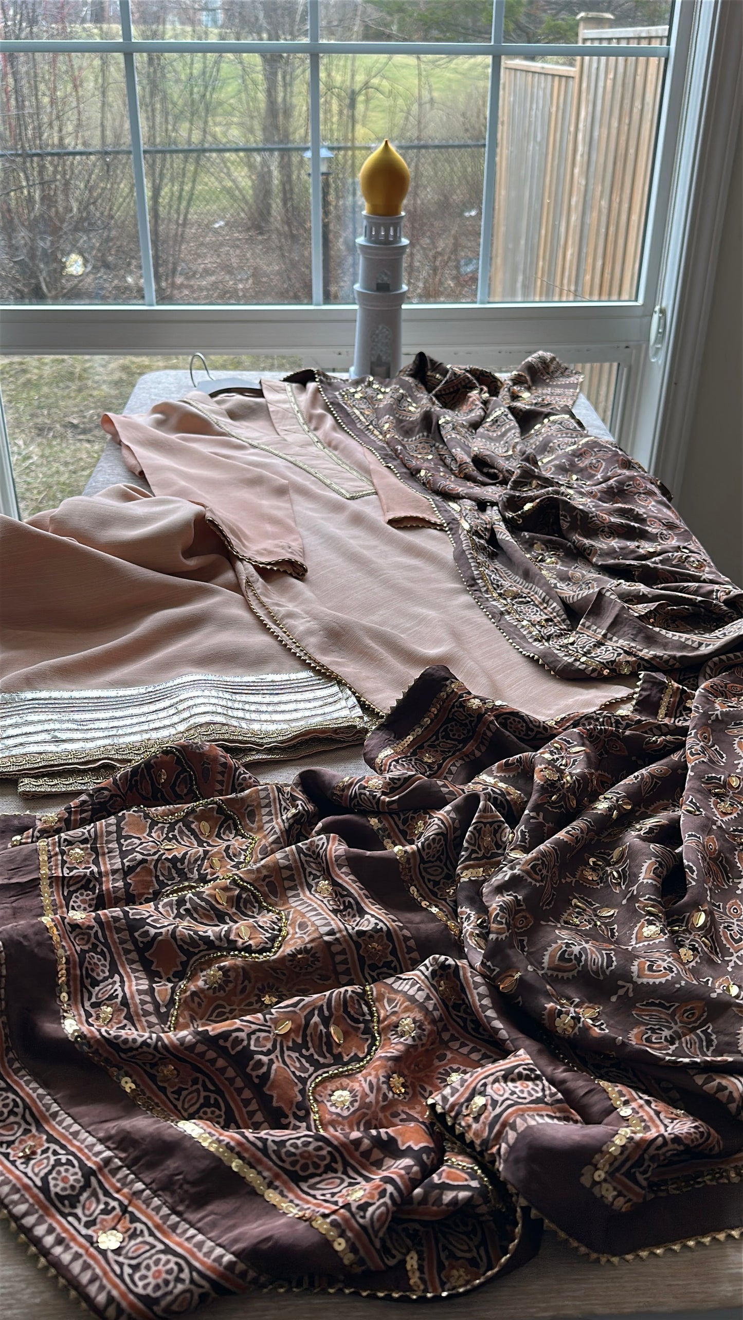 Ajrak Zareen Dusk Élan – Where Earth Meets Gold