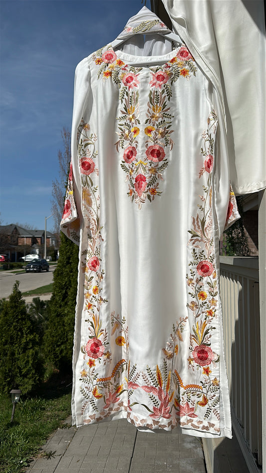 Ivory Bloom Élan – Soft Spring Elegance
