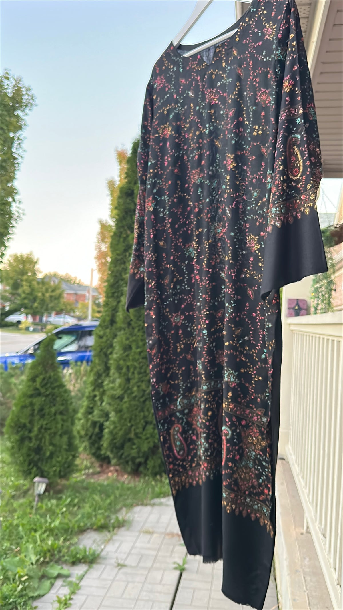 Rang-e-Shab Black Pashmina Kaftan – Embroidered