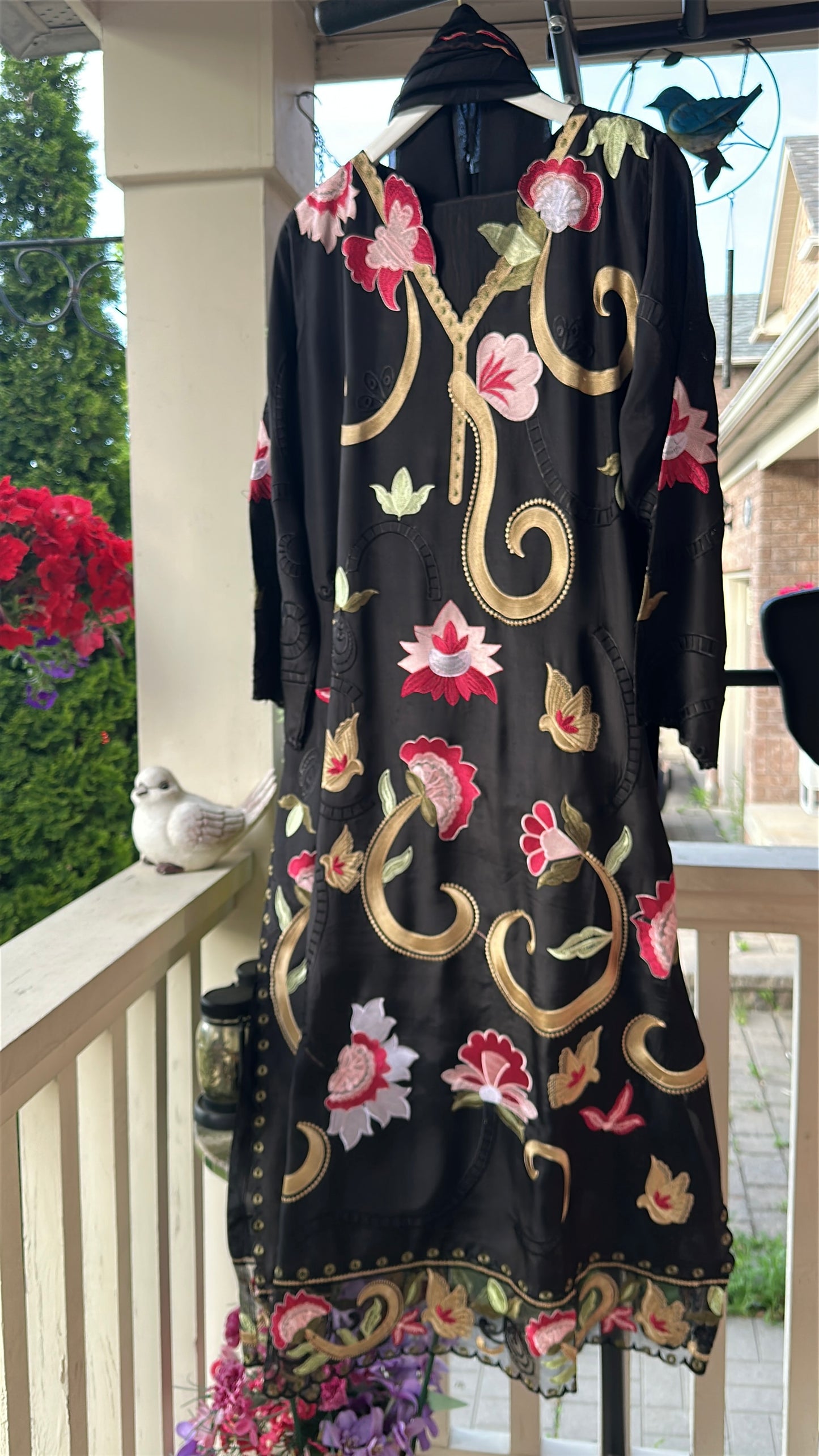 Noir Gulistan – Embroidered 3-Piece Kaftan Set