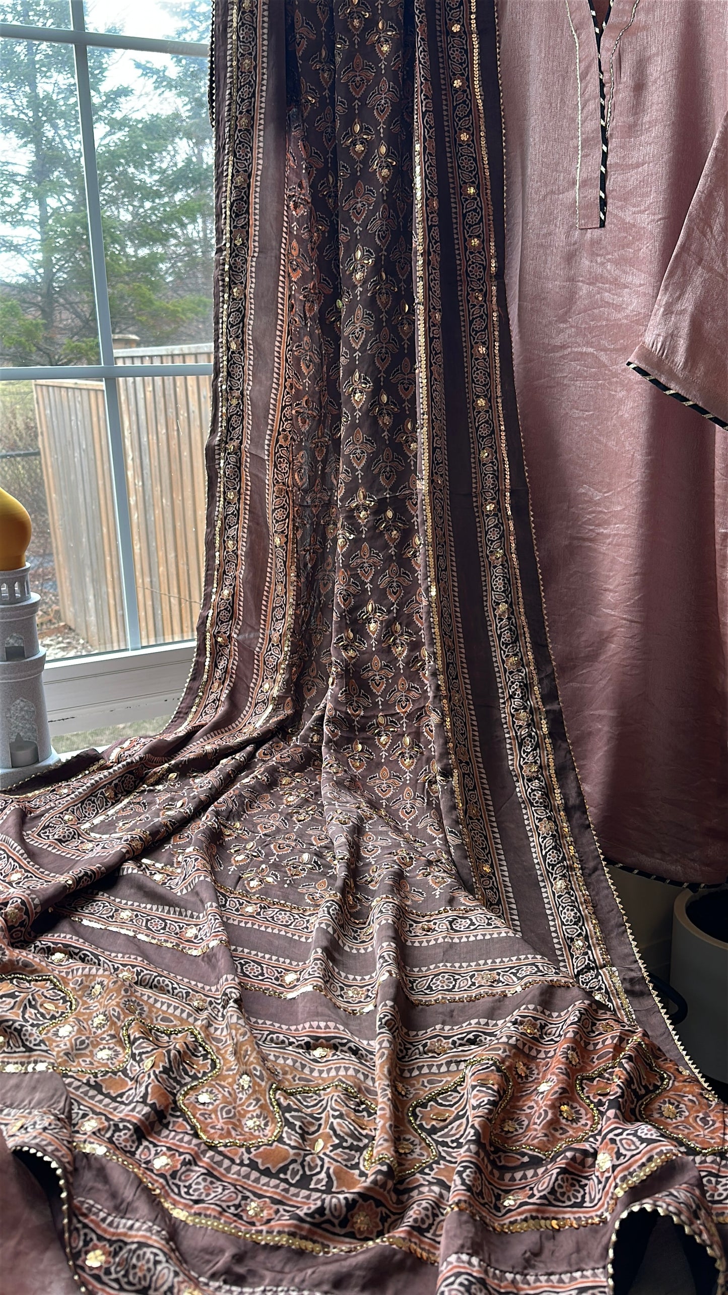 Ajrak Rosé Mehr Élan – A Soft Glow of Heritage & Grace